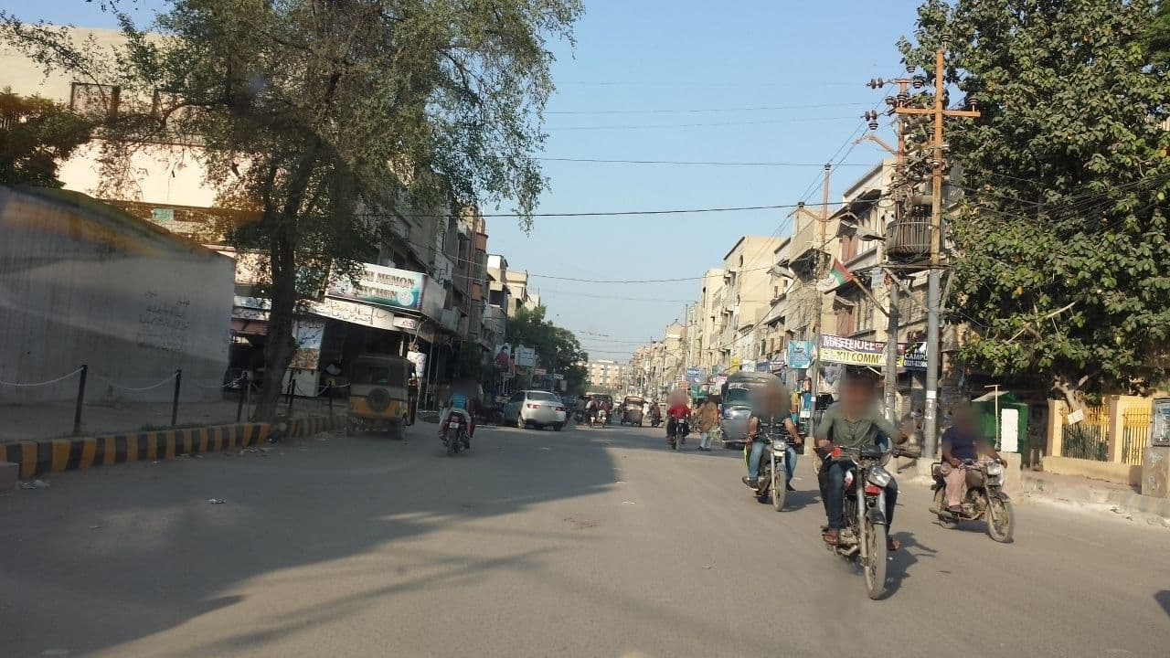 Street view near Hazara Hussain Goht Karachi, Karachi University Employees Co-operative Housing Society — © nabamb (CC BY-SA · Mapillary)