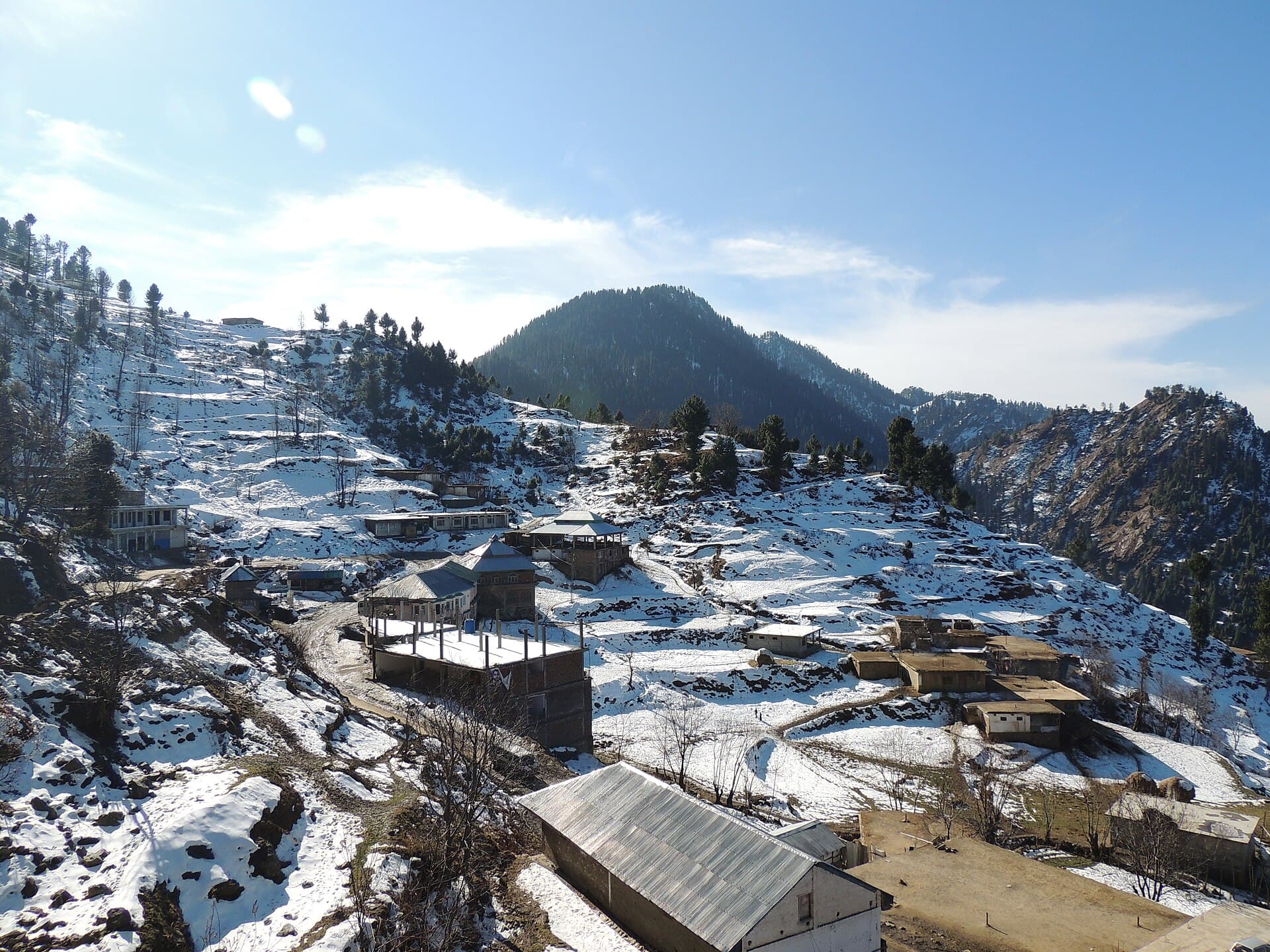 Pearl Continental Hotel Malam Jabba (via Wikimedia Commons, CC BY-SA 4.0)