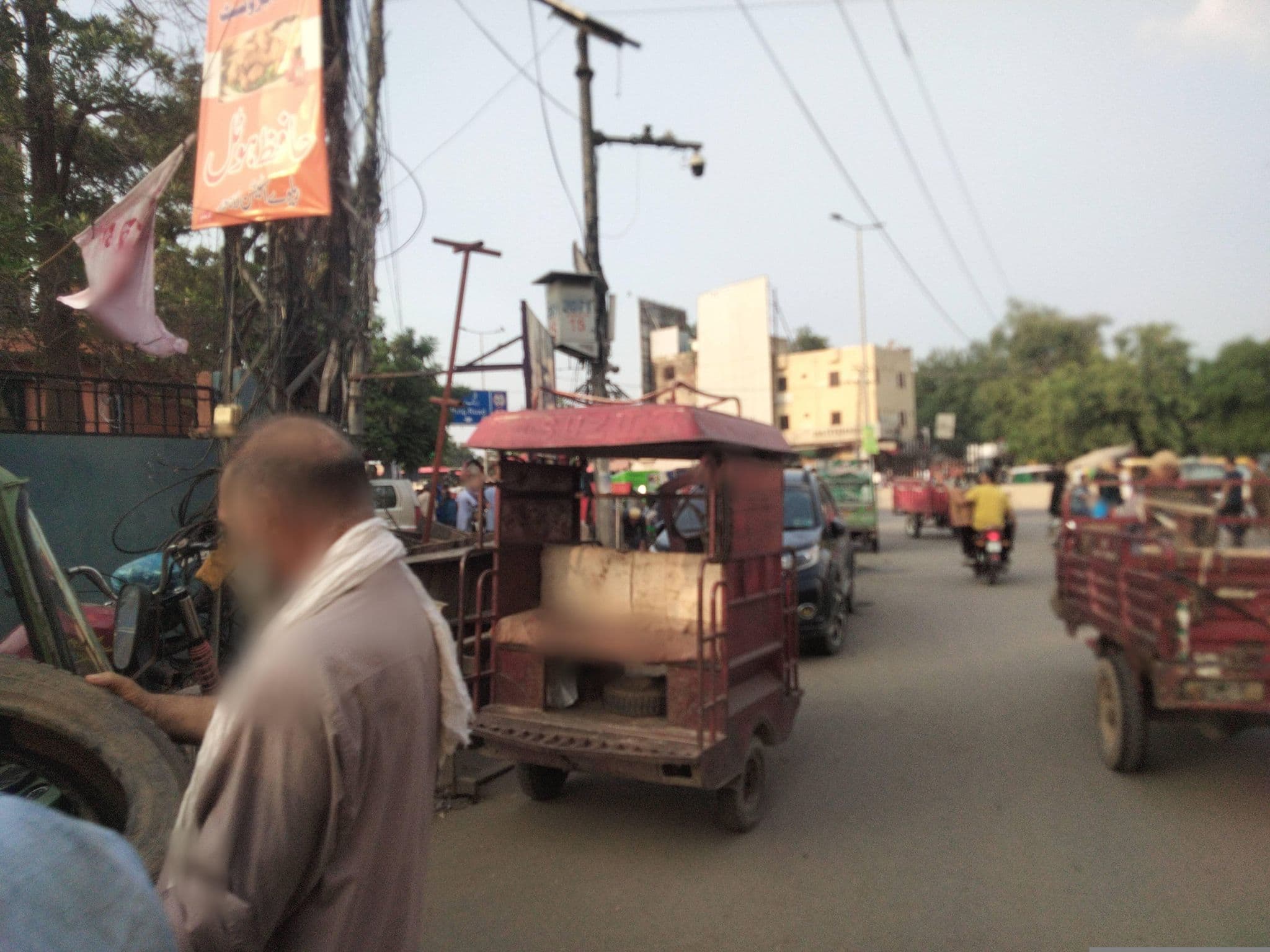 Street view near Karachi Hotel, Lahore — © Safeer_Hussain (CC BY-SA · Mapillary)
