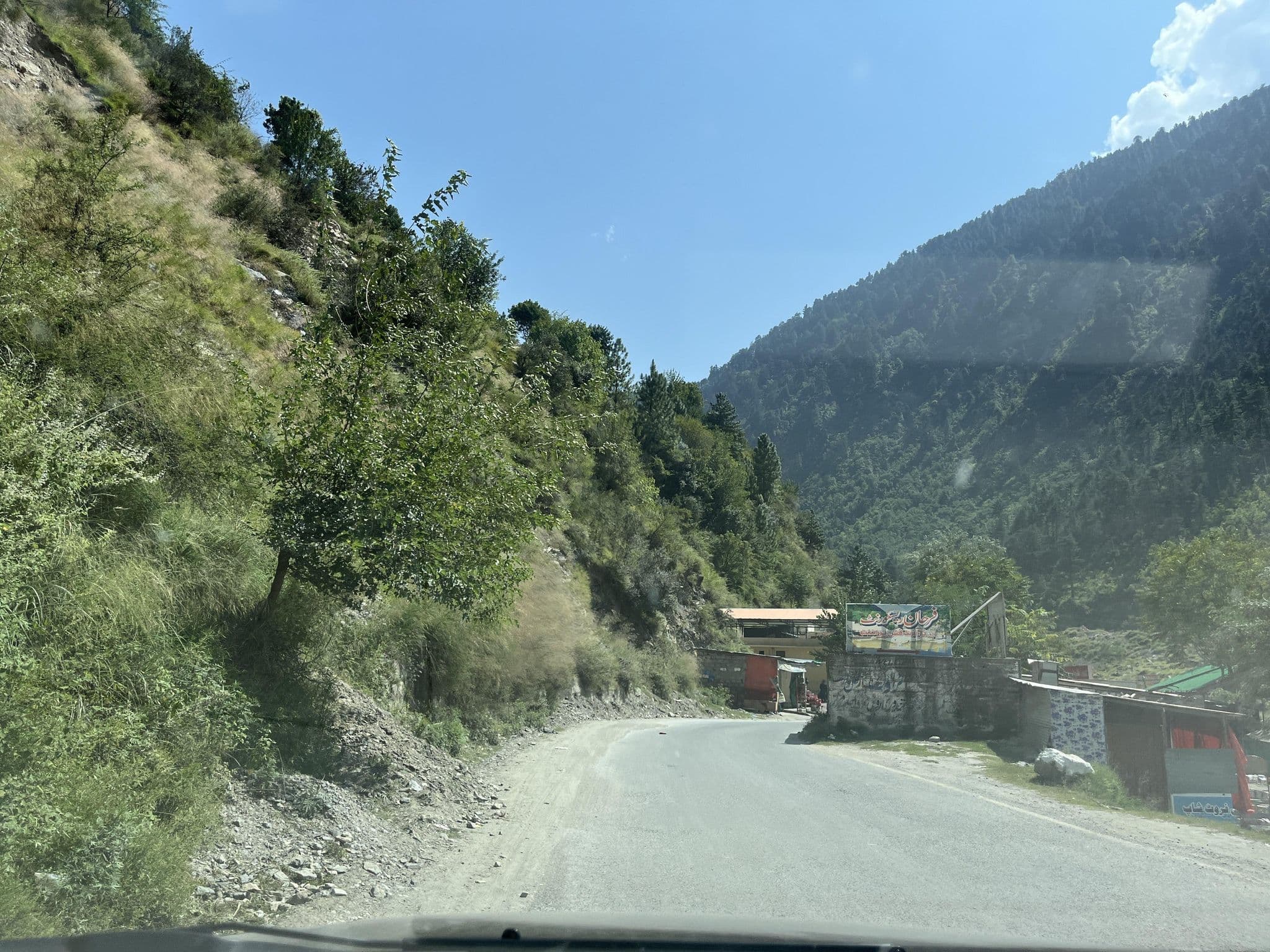 Street view near Green Wood Hotel and Restuarant, Dregun — © masterofnoroad (CC BY-SA · Mapillary)