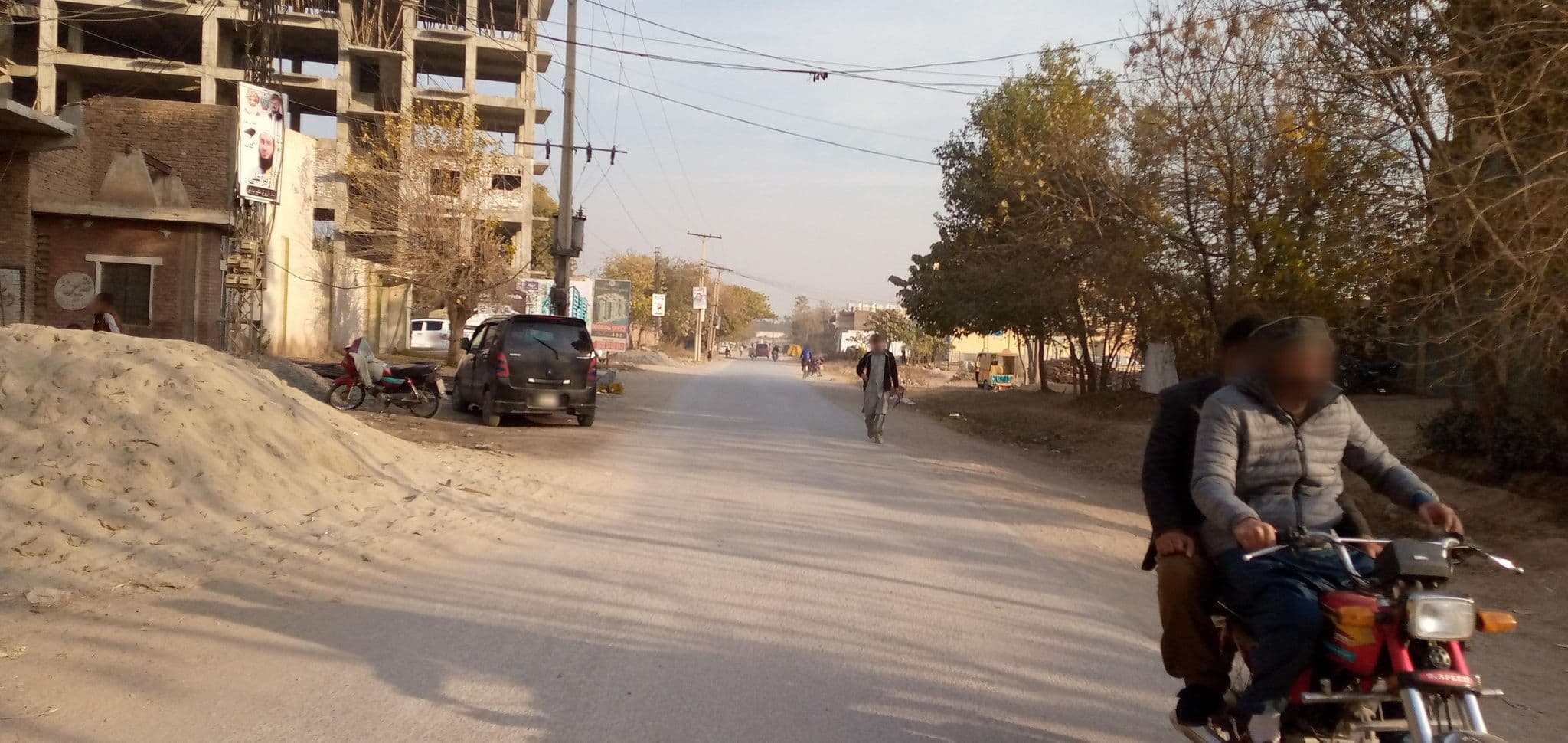 Street view near Peshawar Heights, Peshawar — © RobinGoix (CC BY-SA · Mapillary)