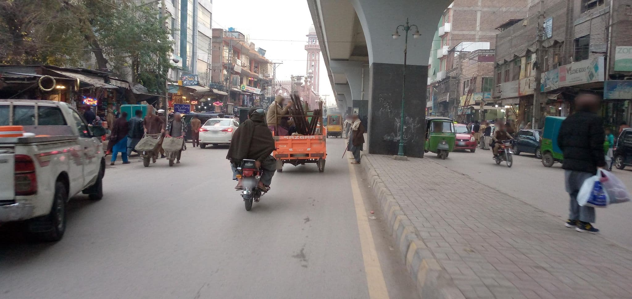 Street view near Chitral today, Peshawar — © RobinGoix (CC BY-SA · Mapillary)