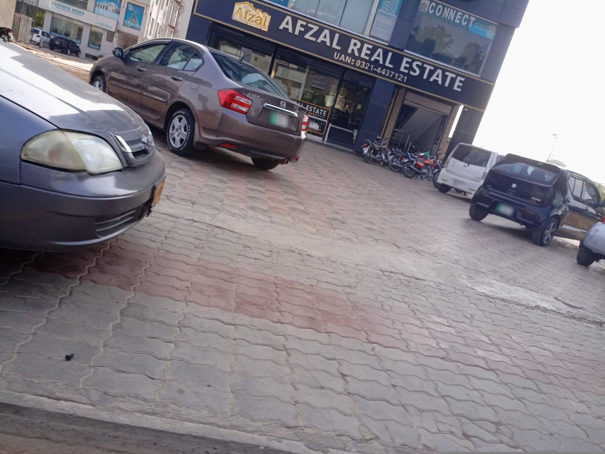 Street view near Lux Suites Bahria Town Lahore, Raiwind — © Muhammad_Arsalan (CC BY-SA · Mapillary)