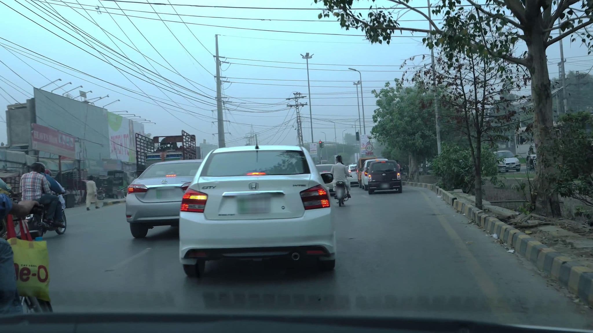 Street view near Hotel Rose One Lahore, Model Town — © cut (CC BY-SA · Mapillary)