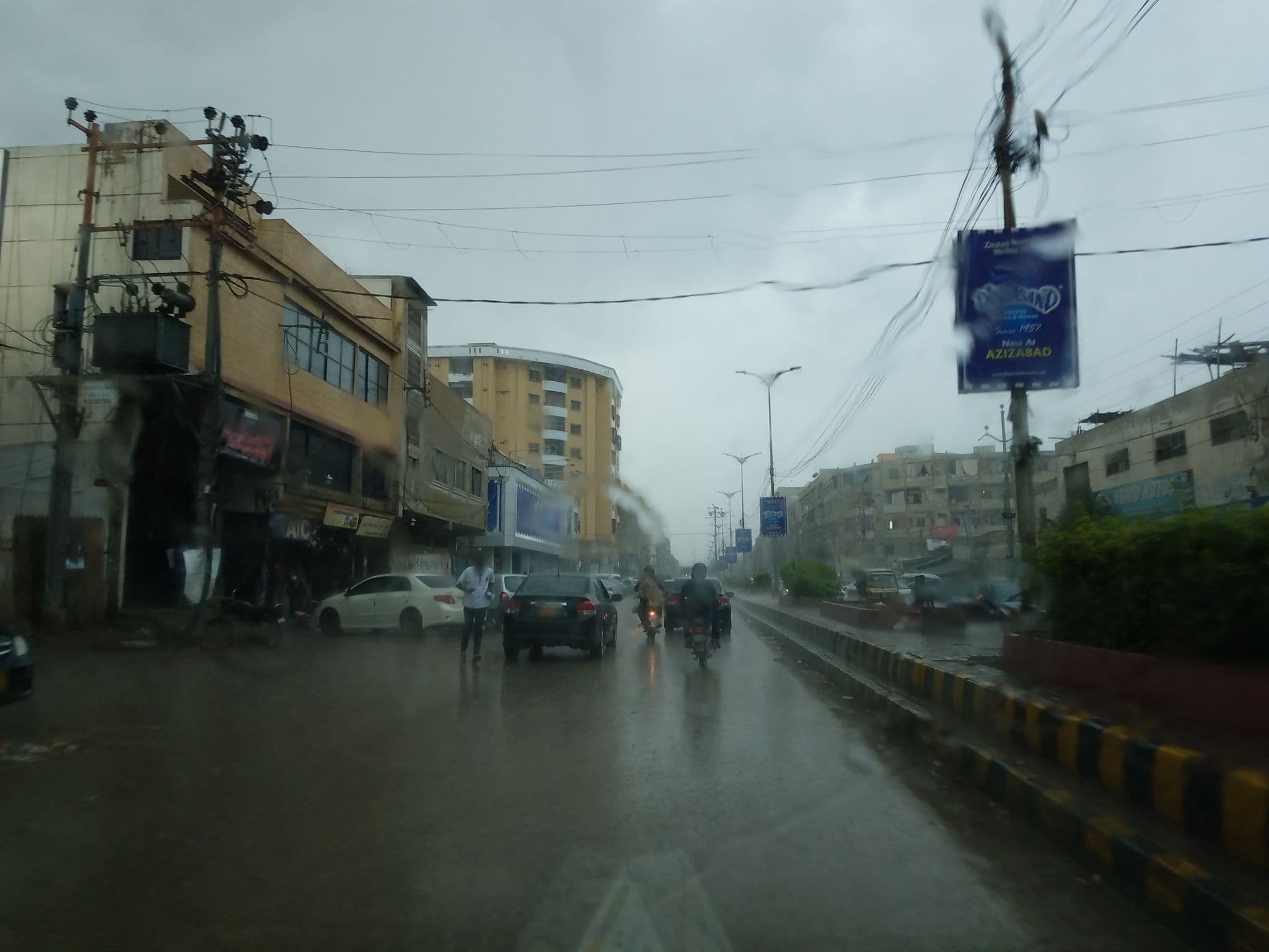 Street view near Hum Karachi Hotel, Pakistan Employees Cooperative Housing Society