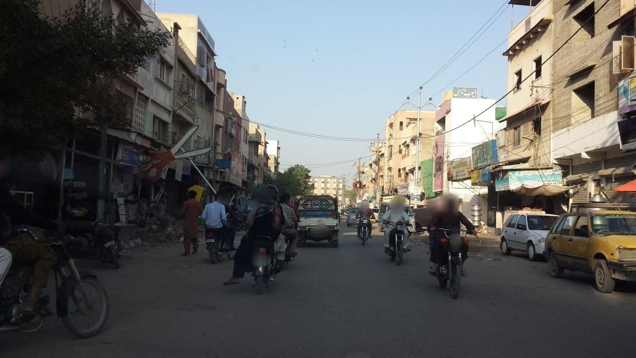 Street view near Ajmery Hotel, Karachi University Employees Co-operative Housing Society — © nabamb (CC BY-SA · Mapillary)
