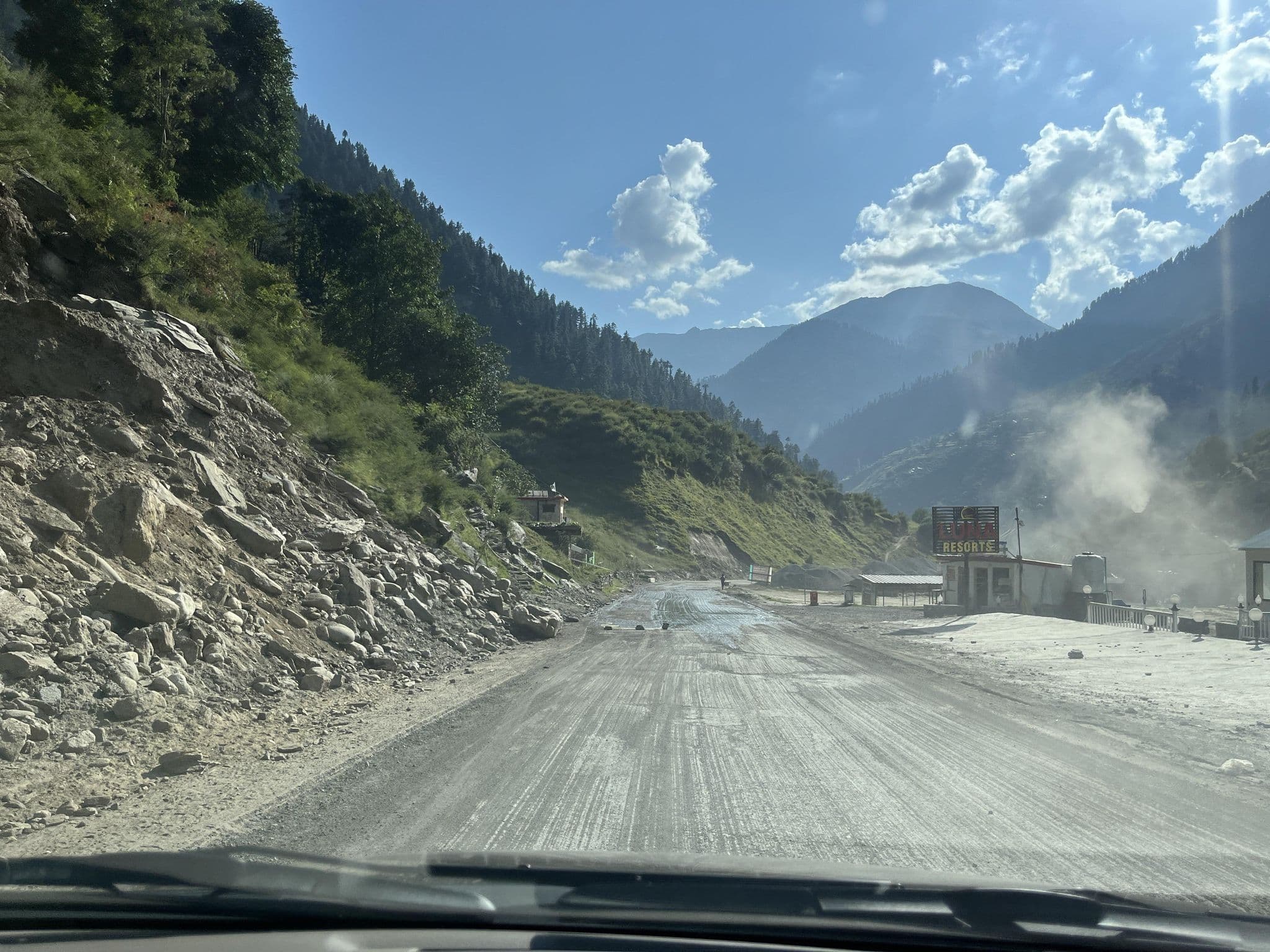 Street view near Luna Resort, Dregun — © masterofnoroad (CC BY-SA · Mapillary)