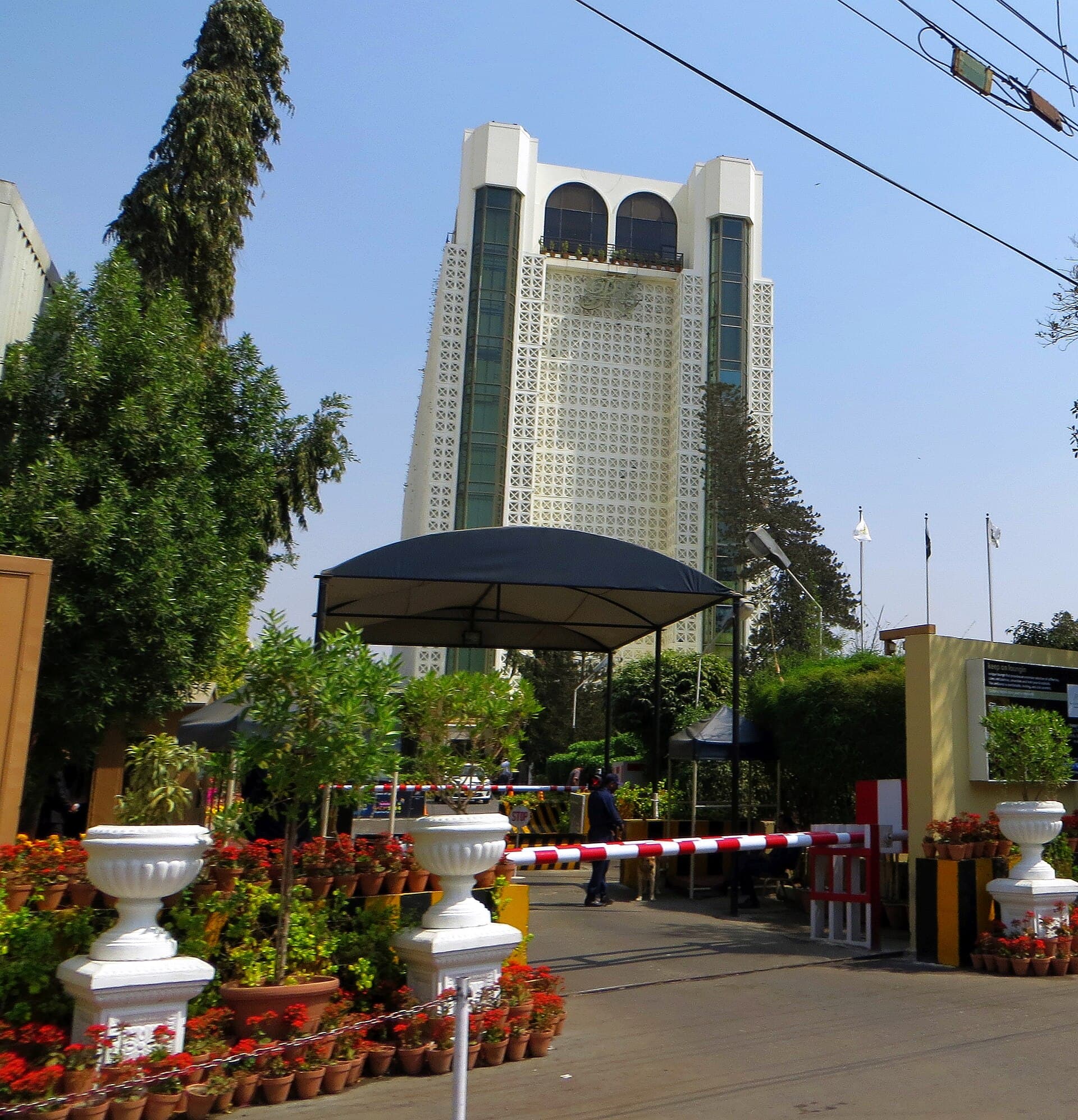 Pearl Continental Hotel Bhurban (via Wikimedia Commons, CC BY 2.0)
