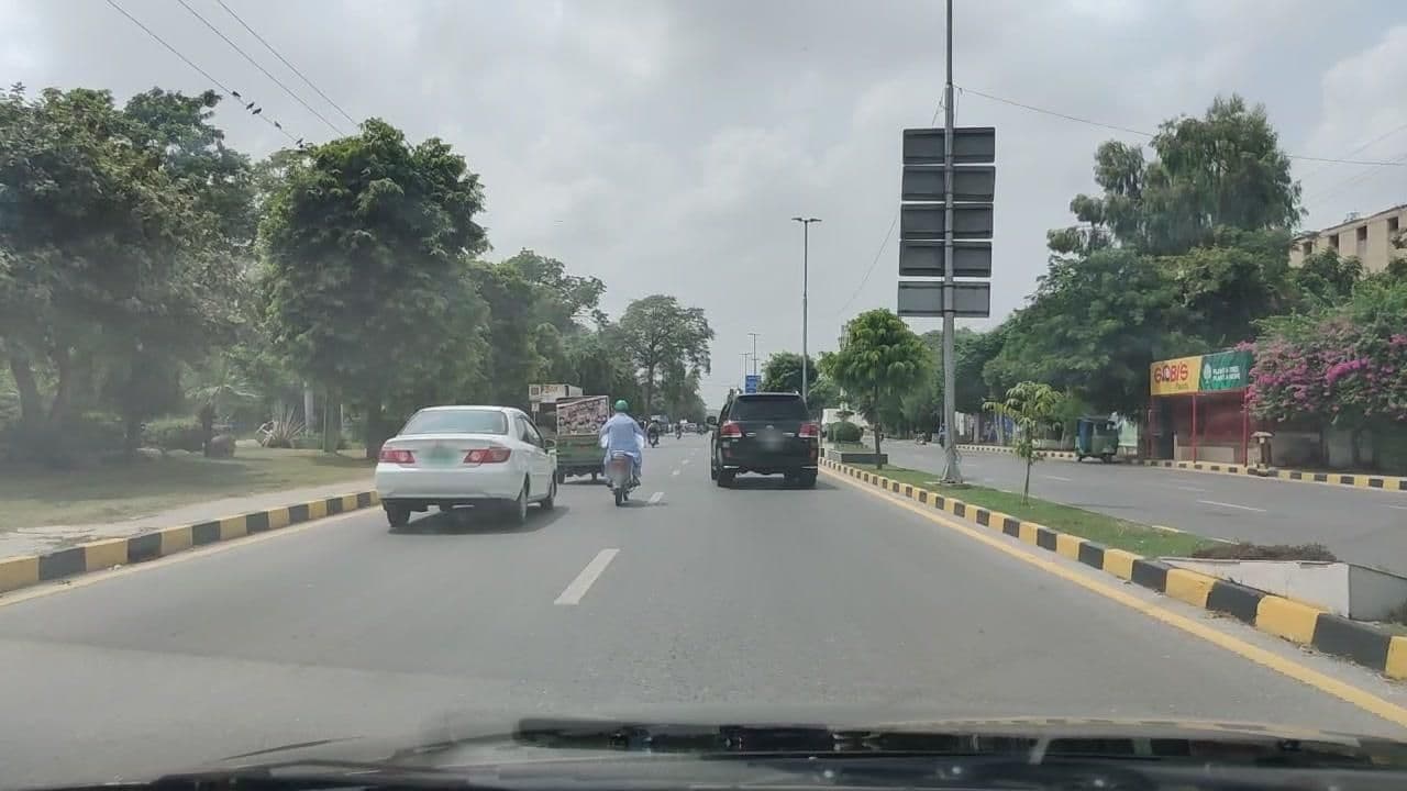 Street view near PTCL Guest House Lahore, Lahore — © roadroid (CC BY-SA · Mapillary)