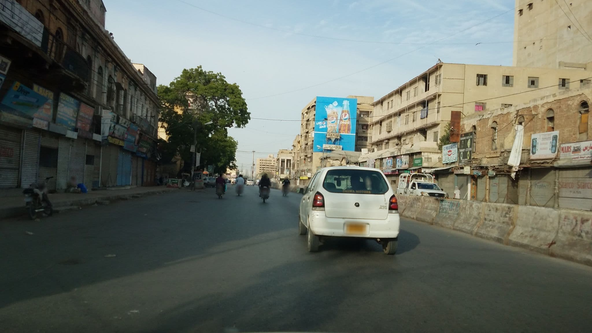 Street view near Khyber Hotel, Karachi