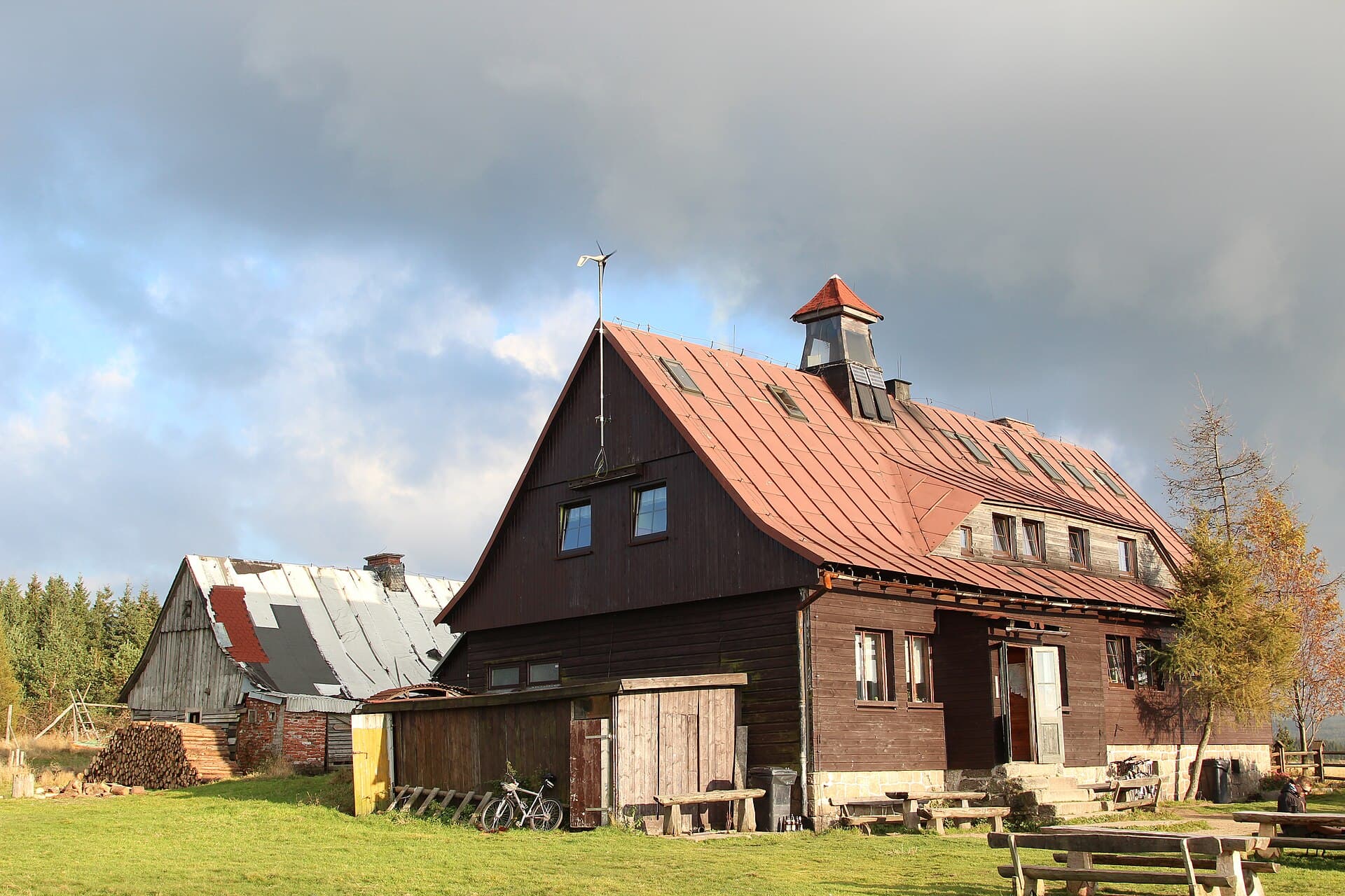 Chatka Górzystów (via Wikimedia Commons, CC BY-SA 4.0)