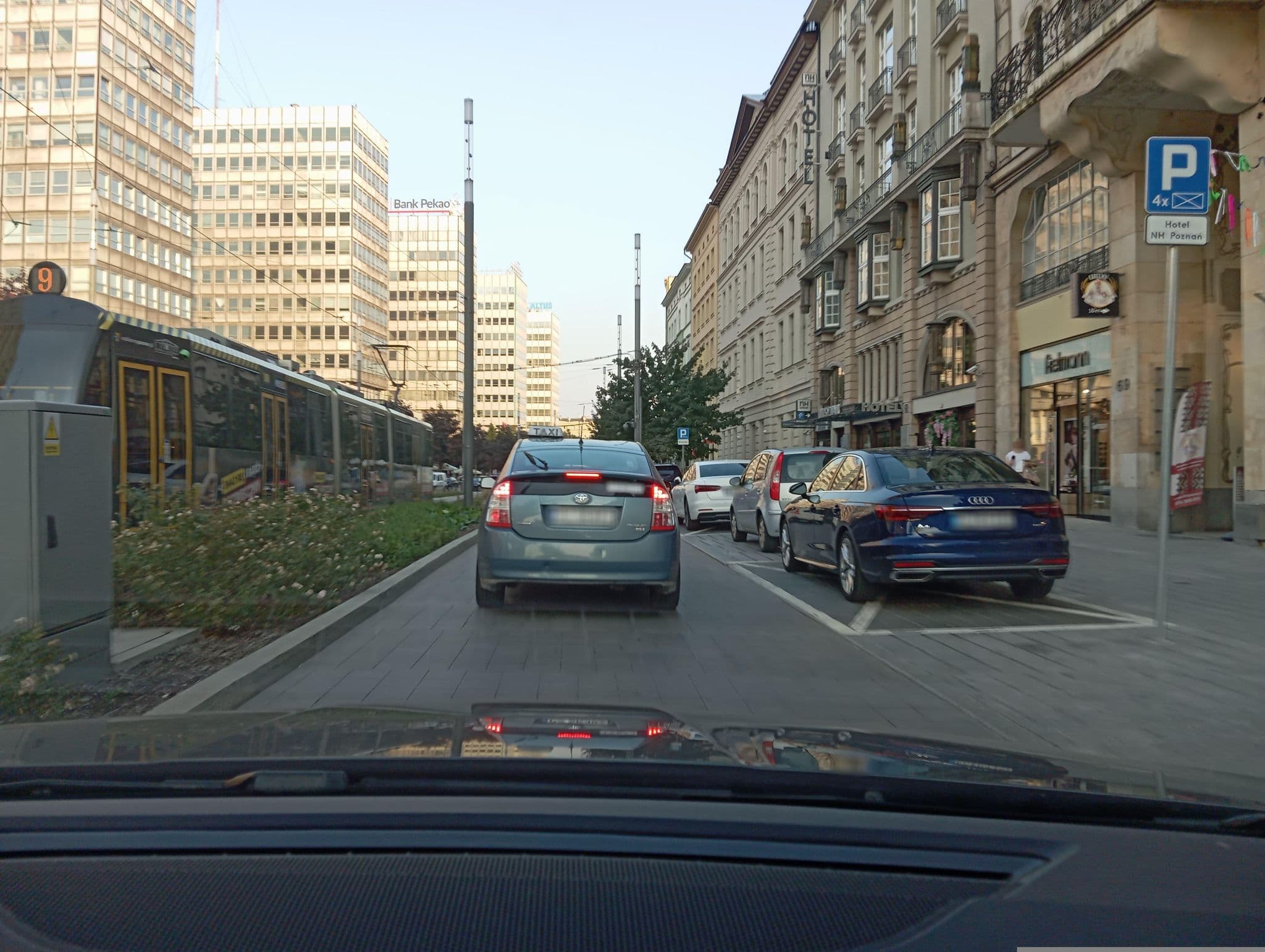 Street view near Hotel Royal, Poznań — © jacekb (CC BY-SA · Mapillary)