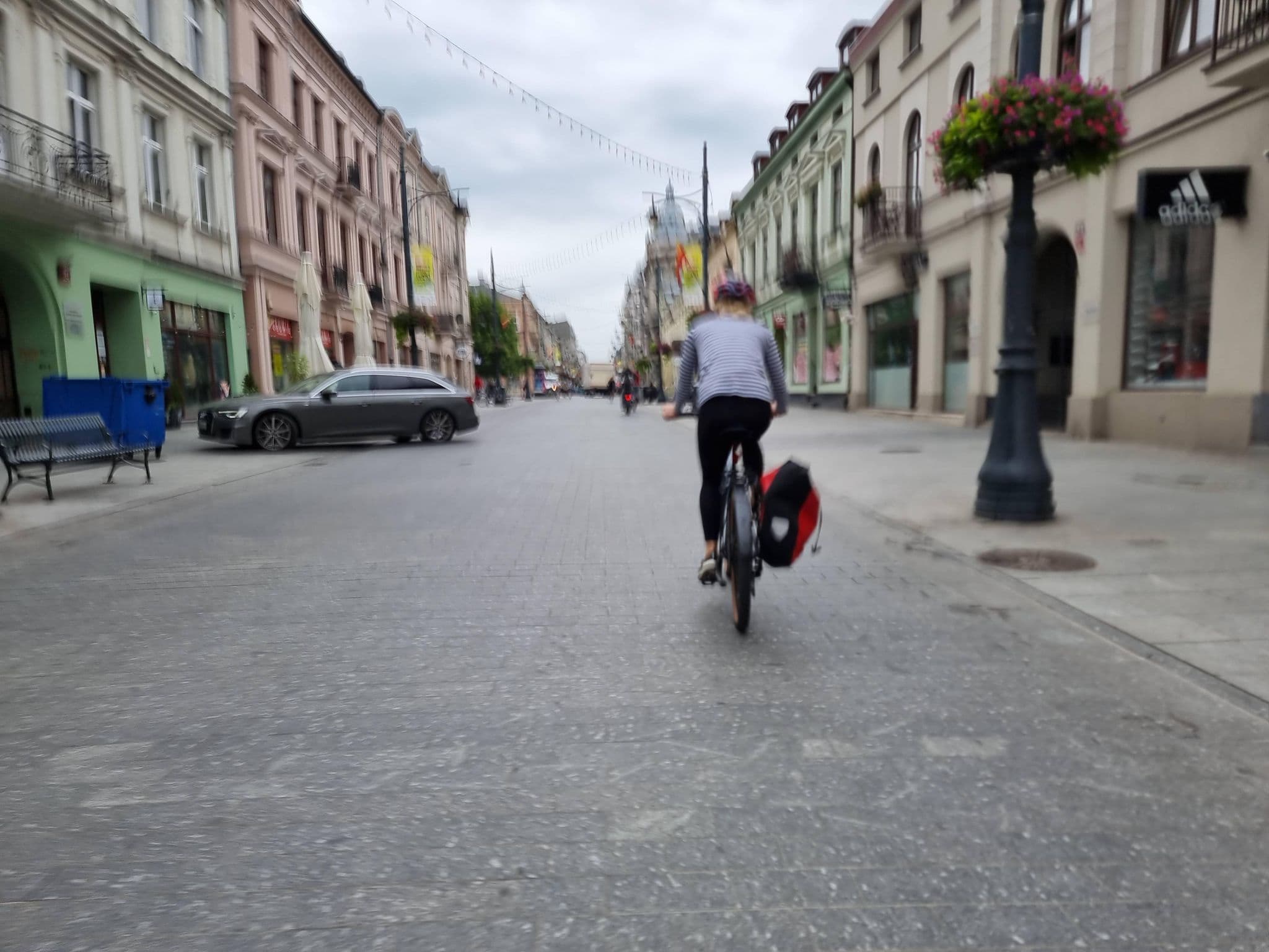 Street view near Home & Travel Apartamenty Hotelowe, Łódź — © bartb (CC BY-SA · Mapillary)
