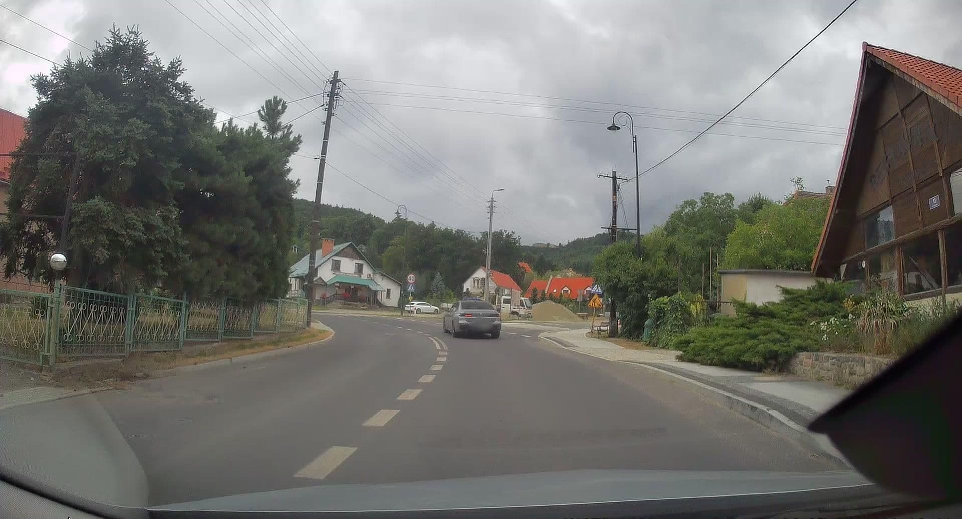 Street view near Hotel "Koniuszy", Stoszowice — © edc22 (CC BY-SA · Mapillary)