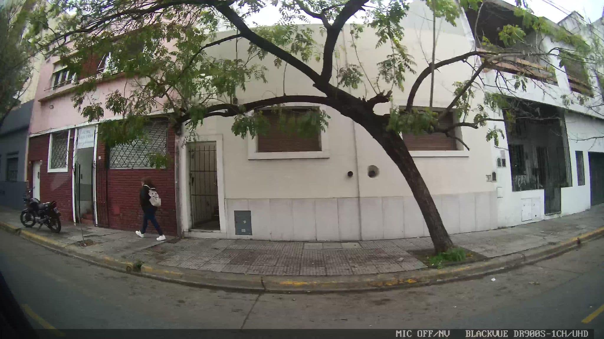 Street view near Hotel Congreso, Belgrano — © kaart_3 (CC BY-SA · Mapillary)
