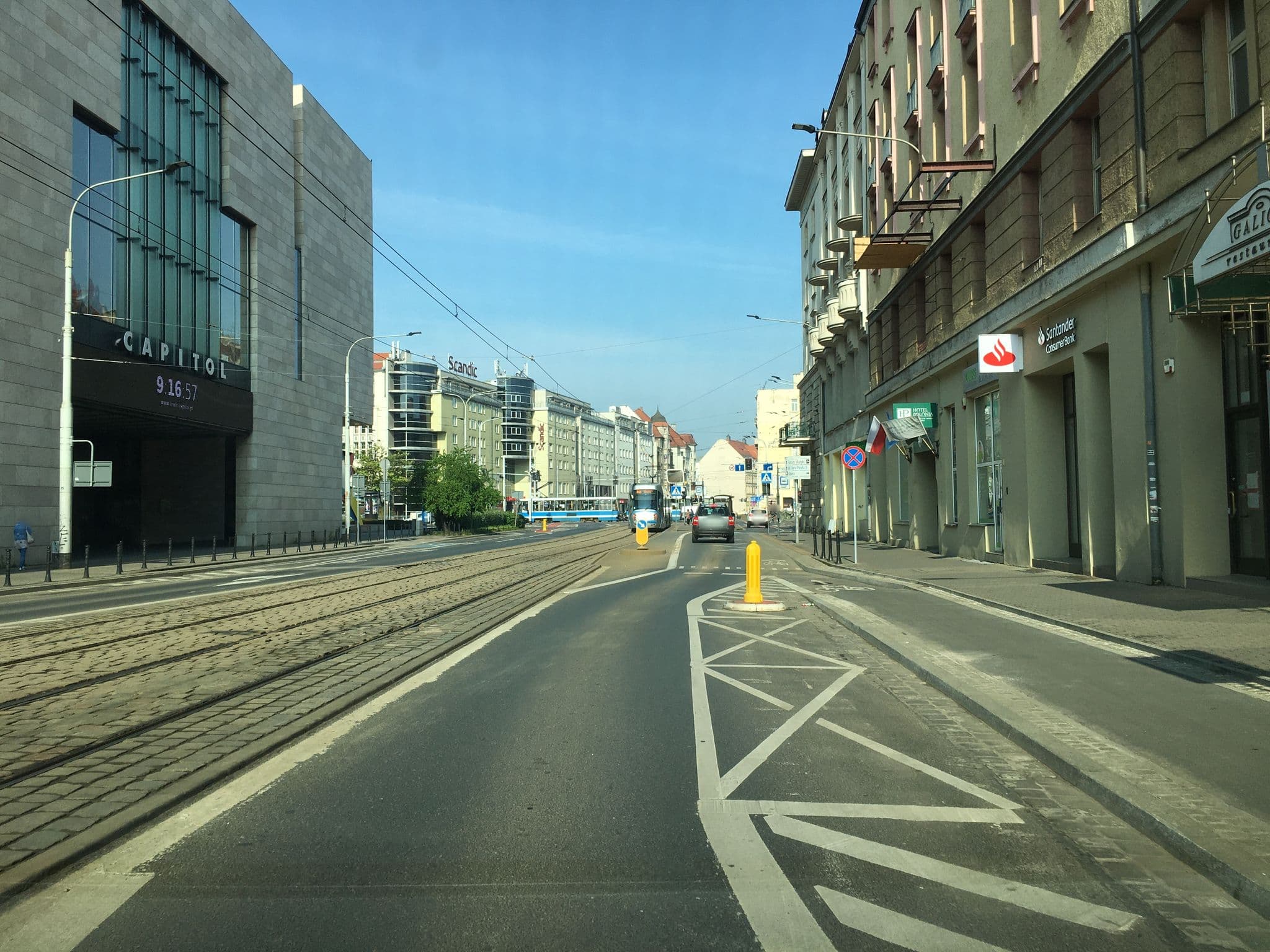Street view near Hotel Polonia, Wrocław — © misiekwr (CC BY-SA · Mapillary)
