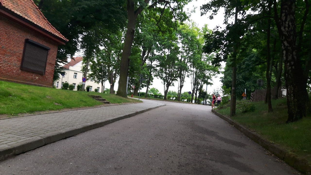 Street view near Schronisko Młodzieżowe, Frombork — © changchun1 (CC BY-SA · Mapillary)