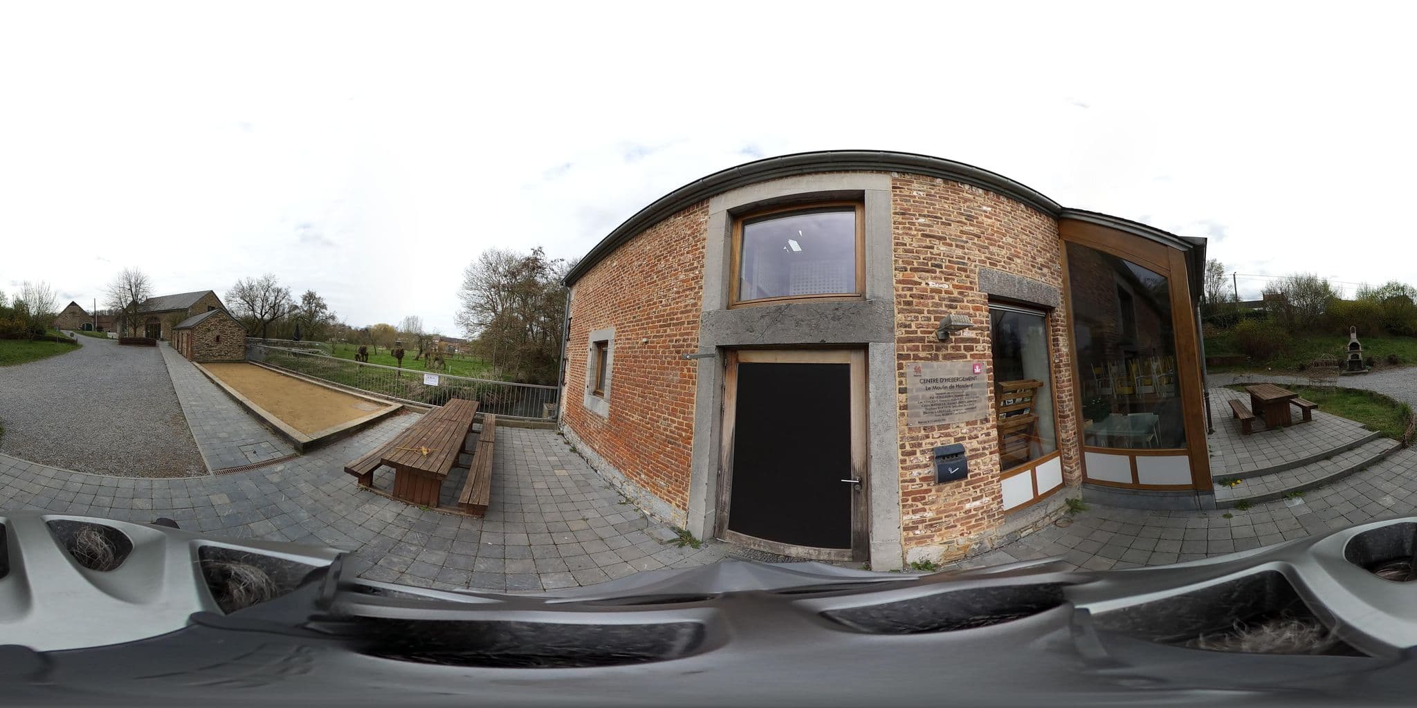 Street view near Le Moulin de Hosdent - Rive droit, Braives — © Eebie (CC BY-SA · Mapillary)