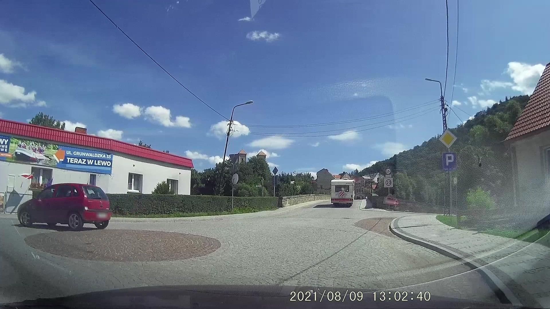 Street view near Apartmenty Ziwioly, Bardo — © dasza (CC BY-SA · Mapillary)