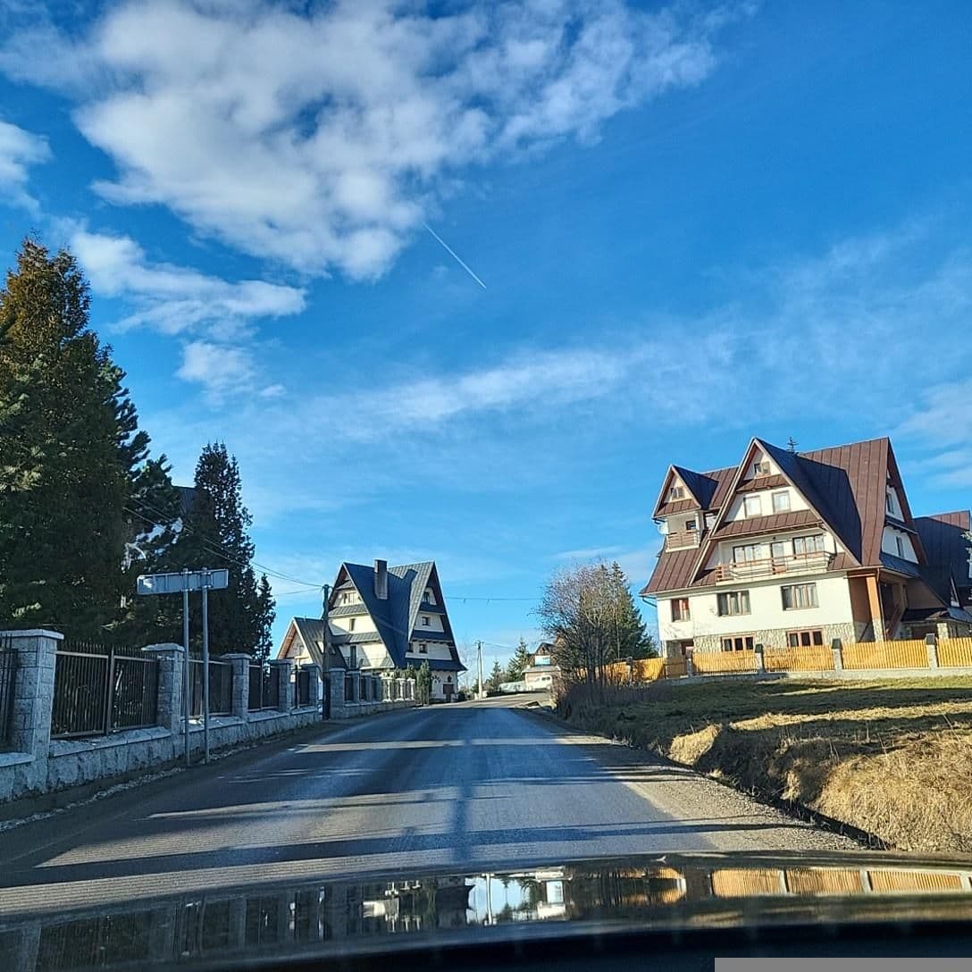 Street view near Willa Zbójnicówka, Bukowina Tatrzańska — © picturehoover (CC BY-SA · Mapillary)