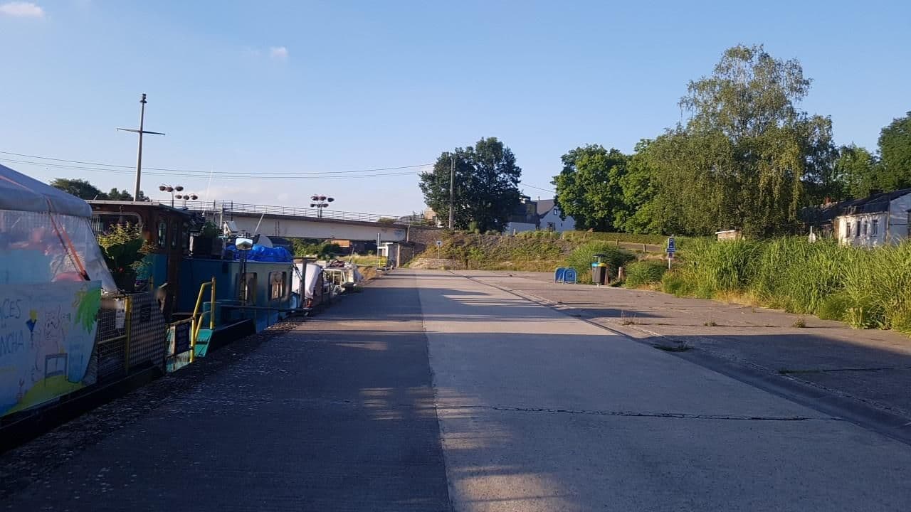Street view near Aire de Floreffe, Floreffe — © changchun1 (CC BY-SA · Mapillary)