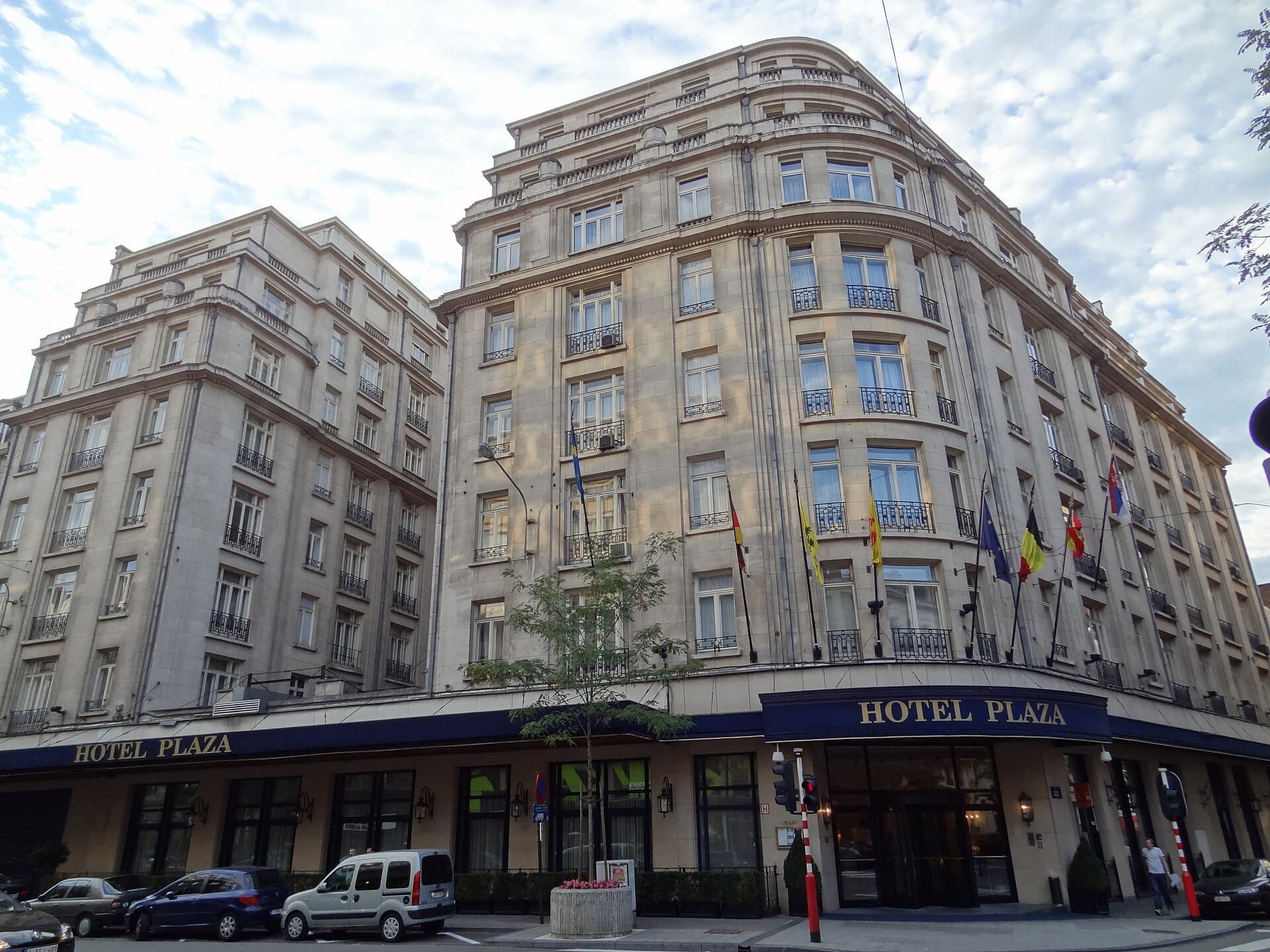 Le Plaza Brussels (via Wikimedia Commons, CC BY-SA 3.0)