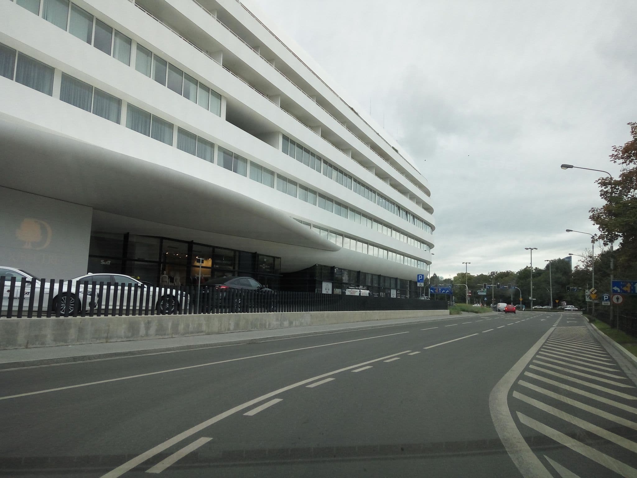 Street view near DoubleTree by Hilton Hotel Wroclaw, Stare Miasto — © misiekwr (CC BY-SA · Mapillary)