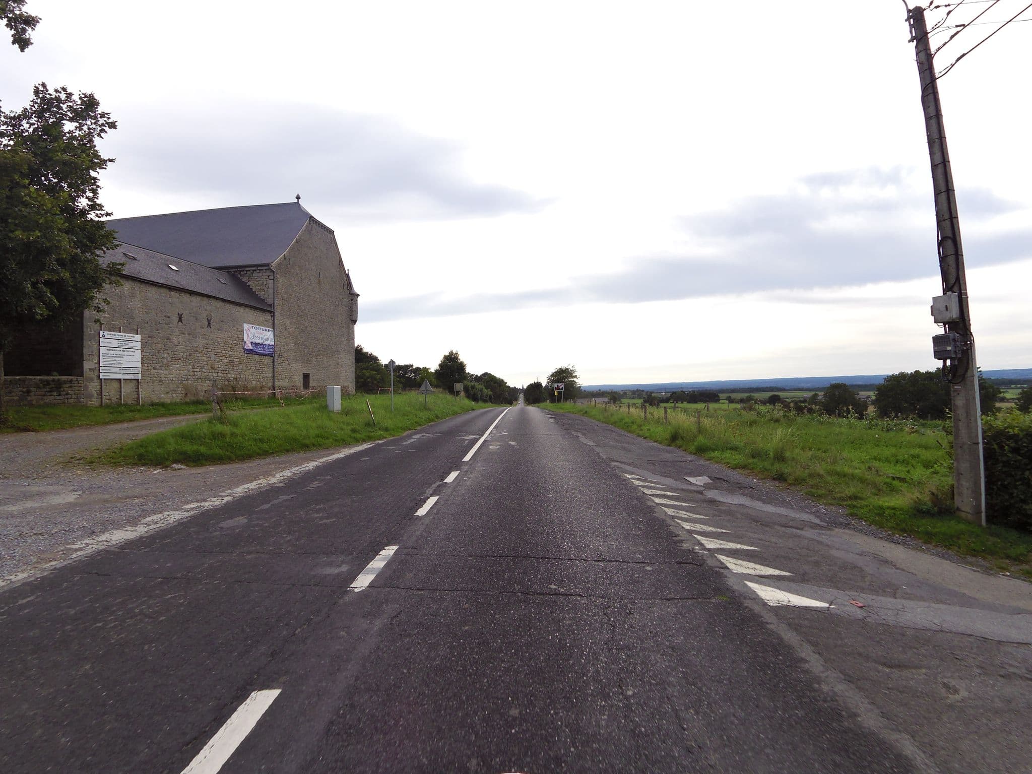 Street view near La Ferme du château de Fisenne, Soy — © zors1843 (CC BY-SA · Mapillary)
