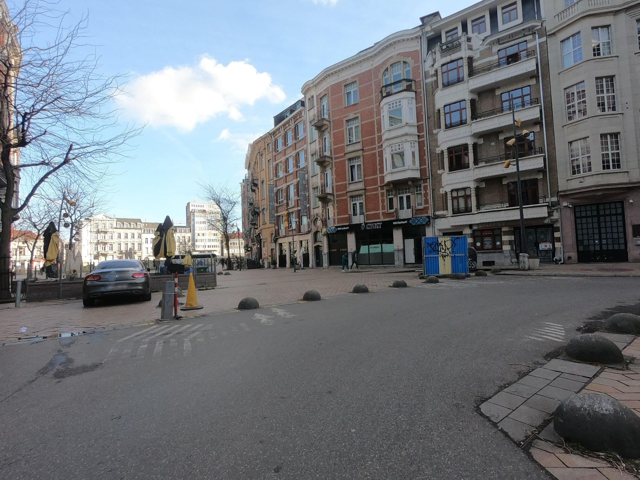 Street view near Yooma Urban Lodge, Brussels — © thierry1030 (CC BY-SA · Mapillary)