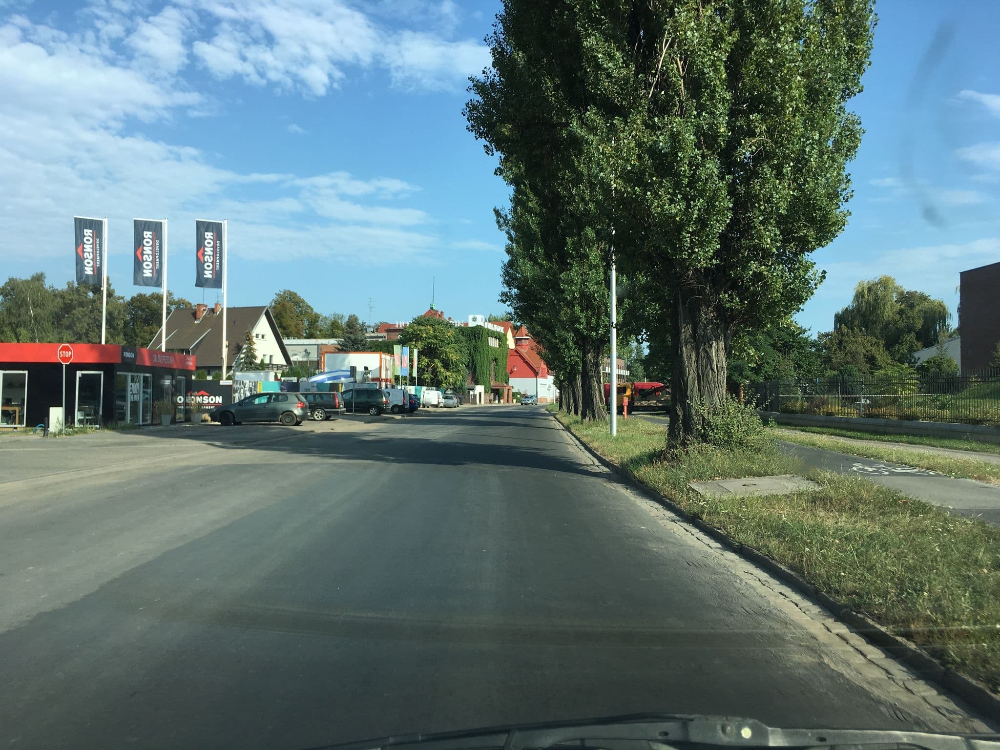 Street view near ArtApart, Plac Grunwaldzki — © fundacja_geolife (CC BY-SA · Mapillary)