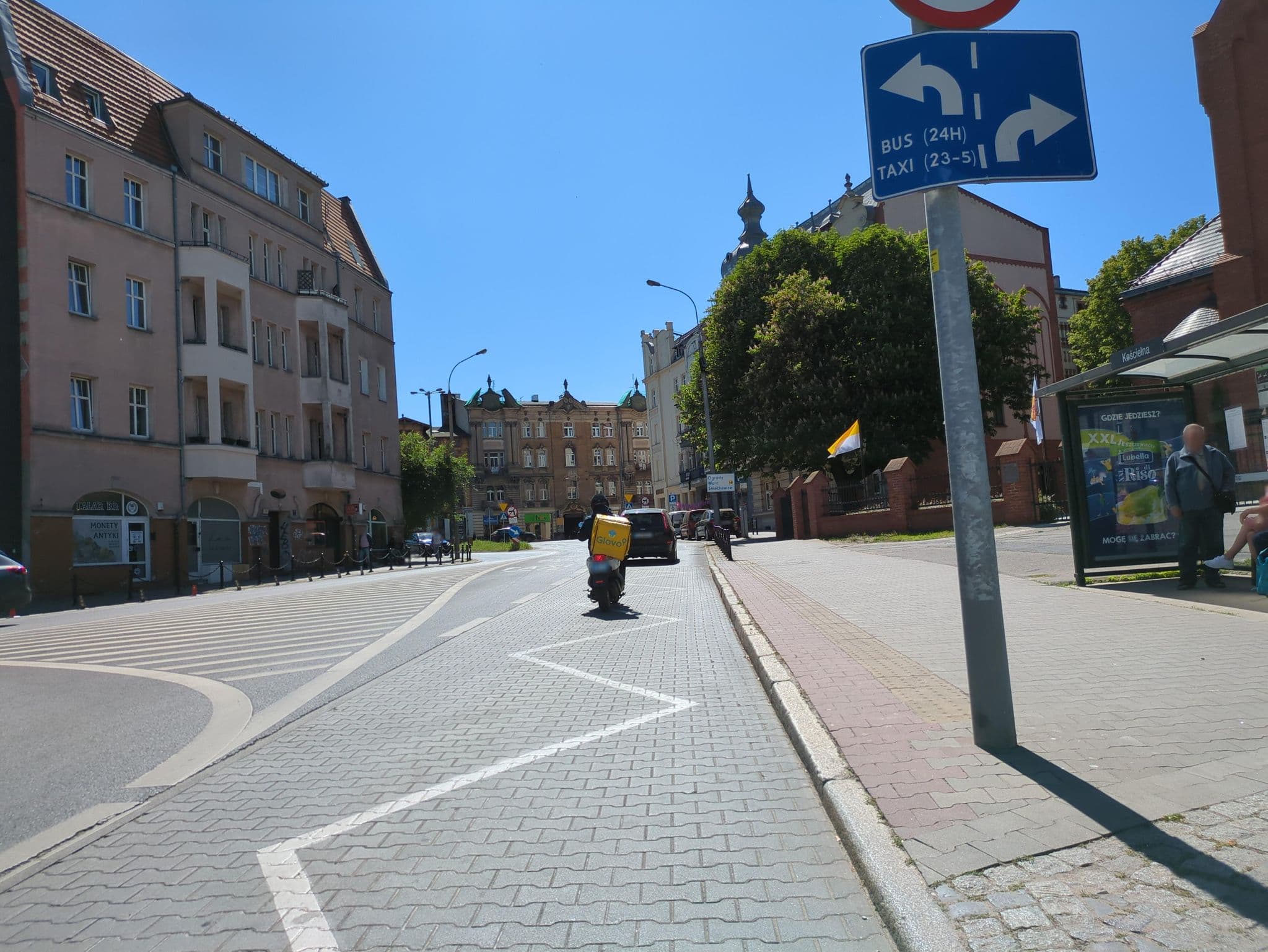 Street view near Poznan Black Red apartment, Poznań — © 6b17d8c50e264a46 (CC BY-SA · Mapillary)
