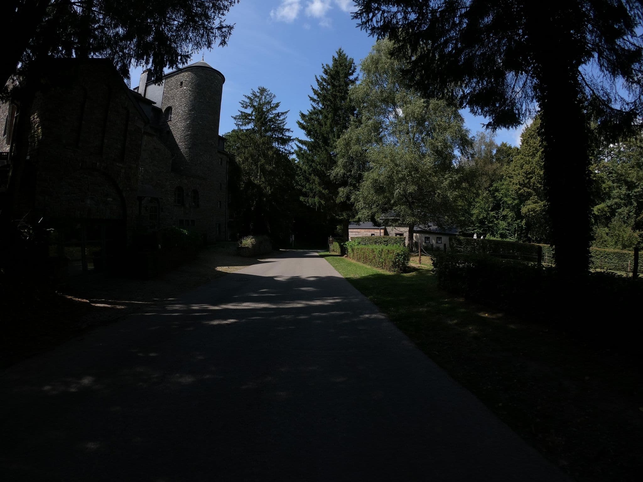 Street view near La Sapinière, Bièvre — © joostjakob (CC BY-SA · Mapillary)