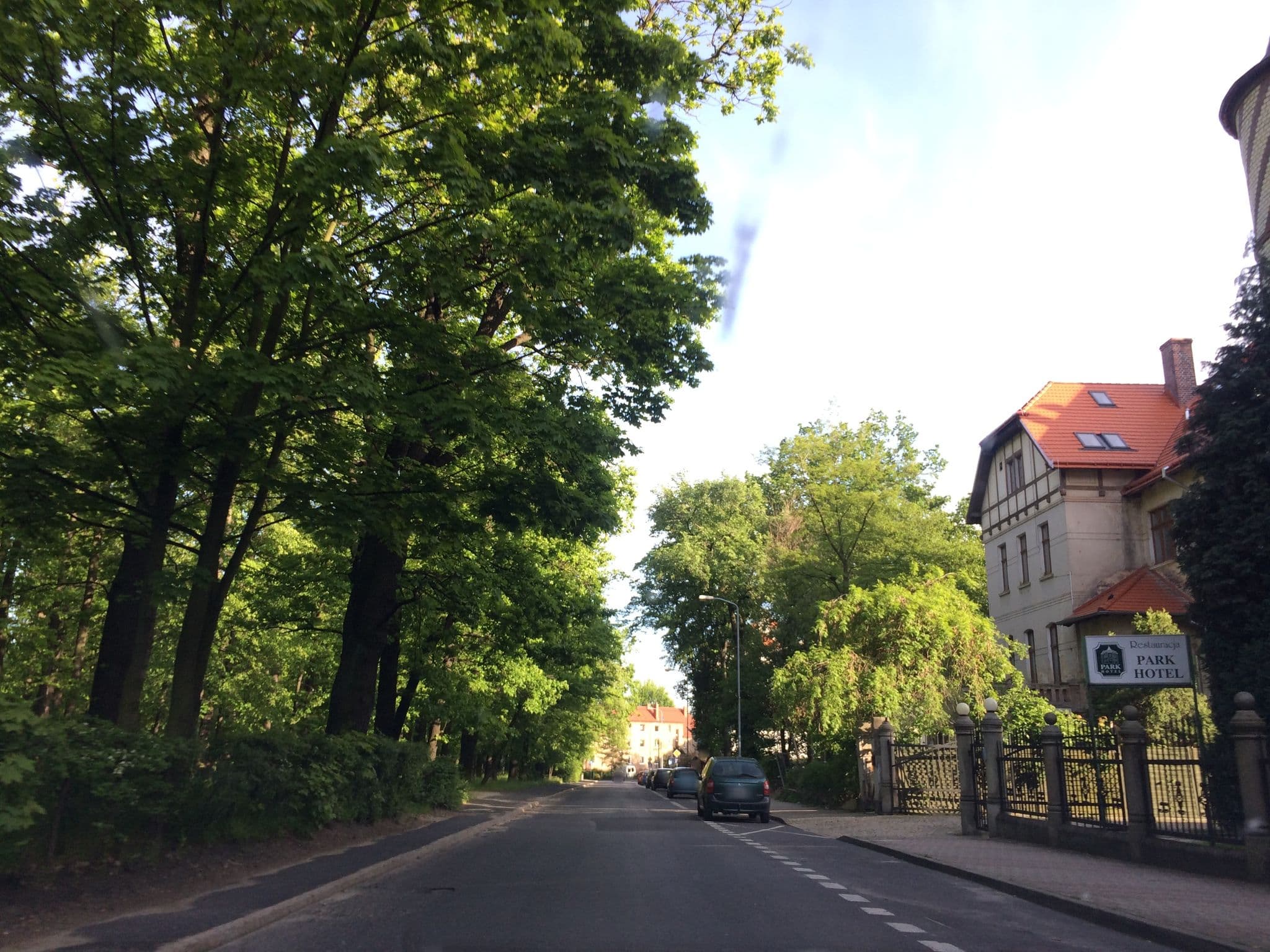 Street view near Hotel Park, Świdnica — © leszek89 (CC BY-SA · Mapillary)