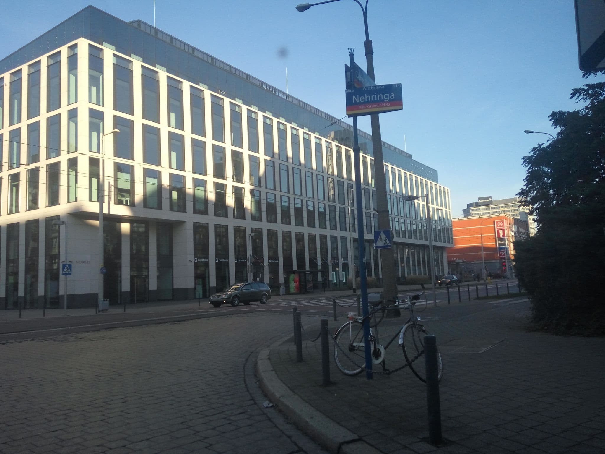 Street view near Max Berg Hostel, Plac Grunwaldzki — © misiekwr (CC BY-SA · Mapillary)