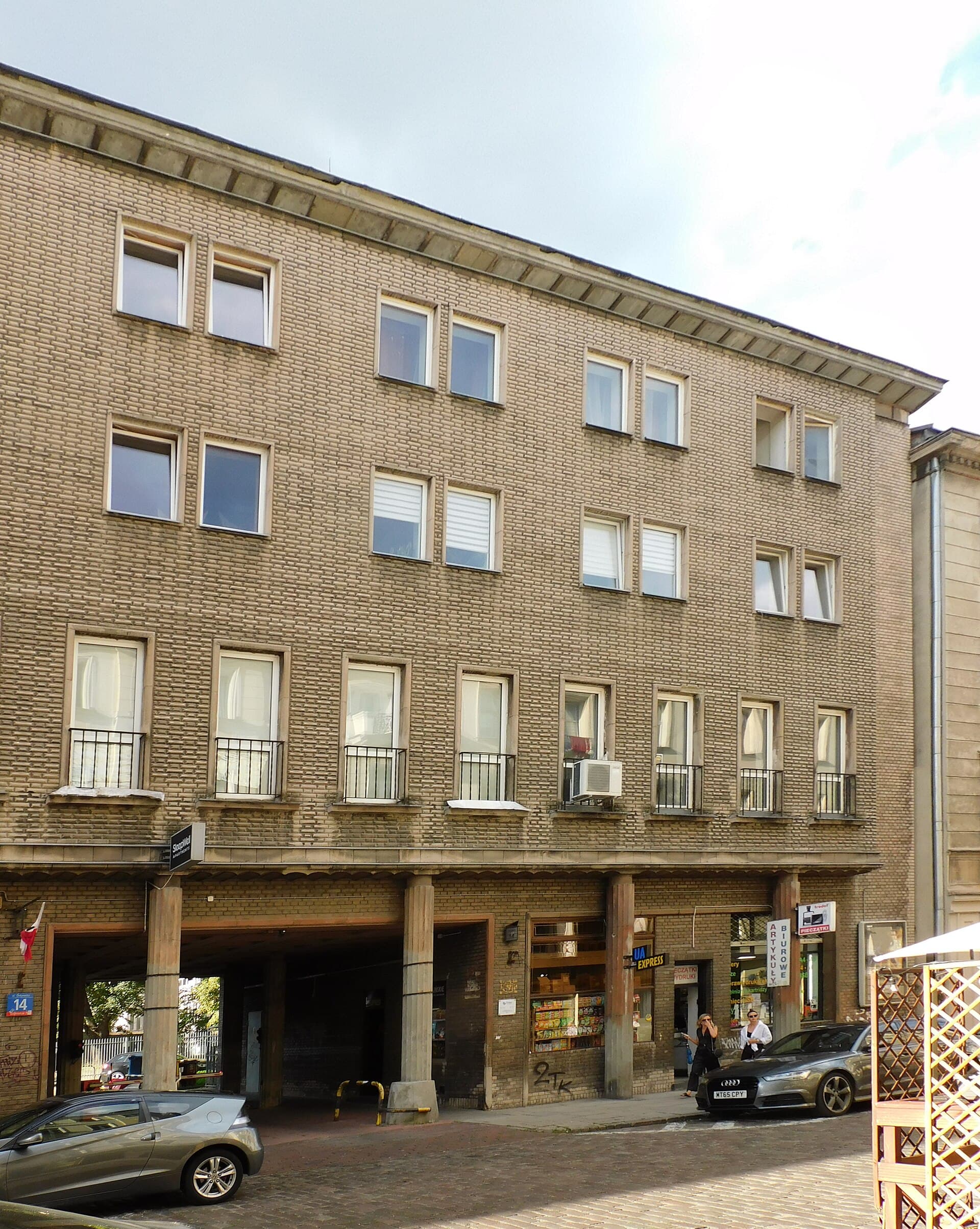 SleepWell Apartments Ordynacka (via Wikimedia Commons, CC BY-SA 4.0)