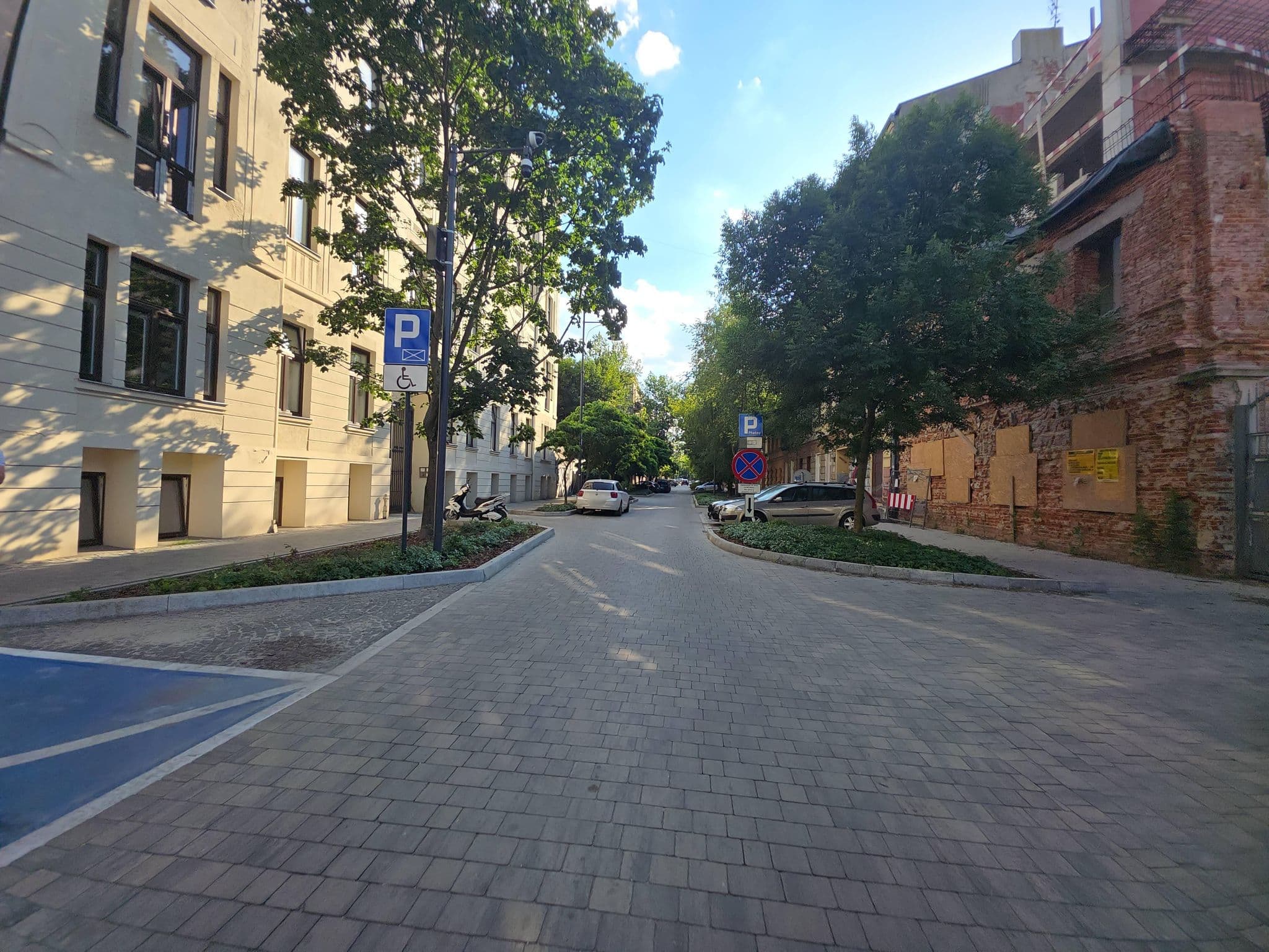 Street view near Golda Apartments, Łódź
