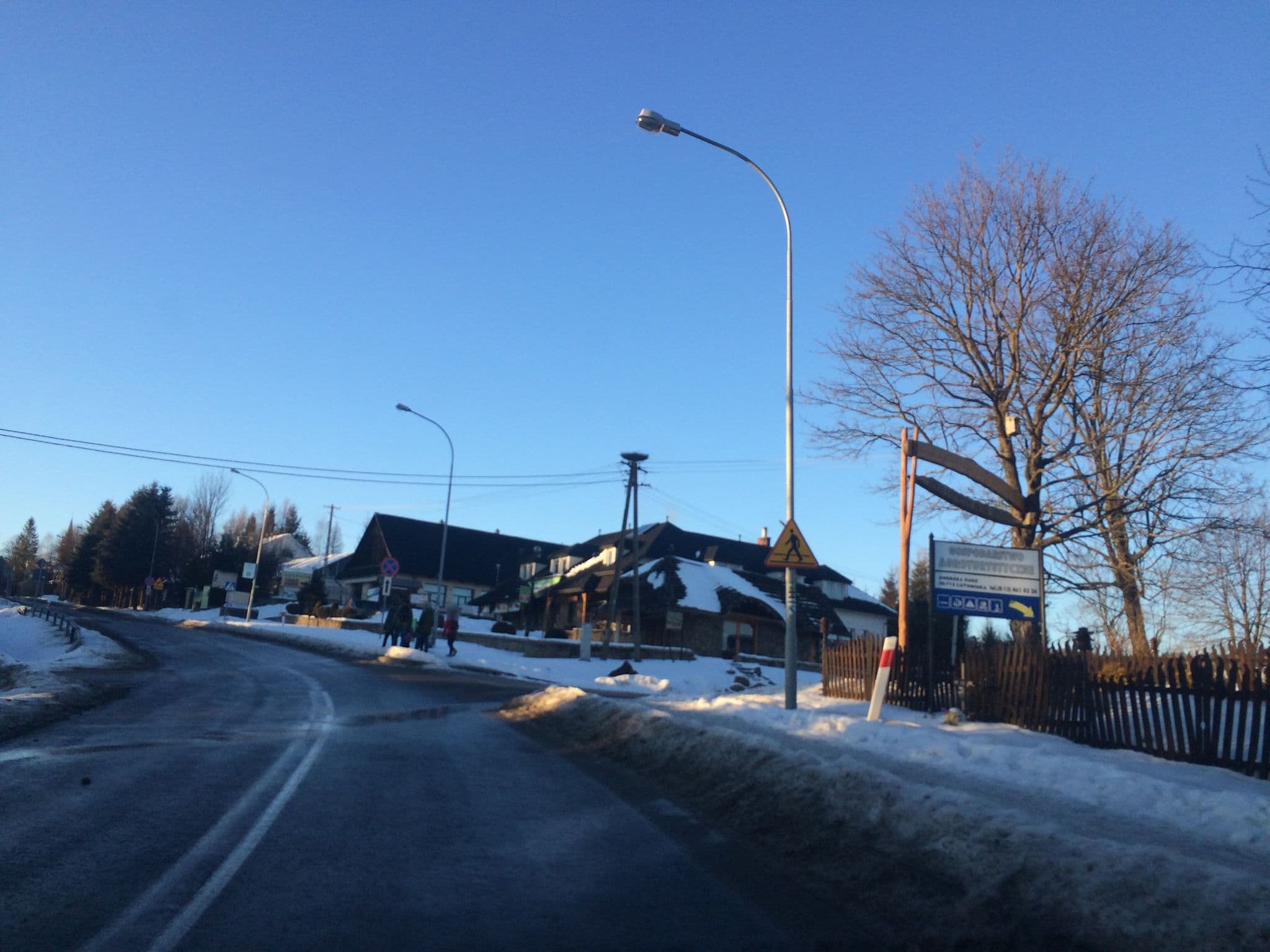 Street view near Gospodarstwo agroturystyczne Andrzej Gudz, Ustrzyki Dolne — © zvid (CC BY-SA · Mapillary)