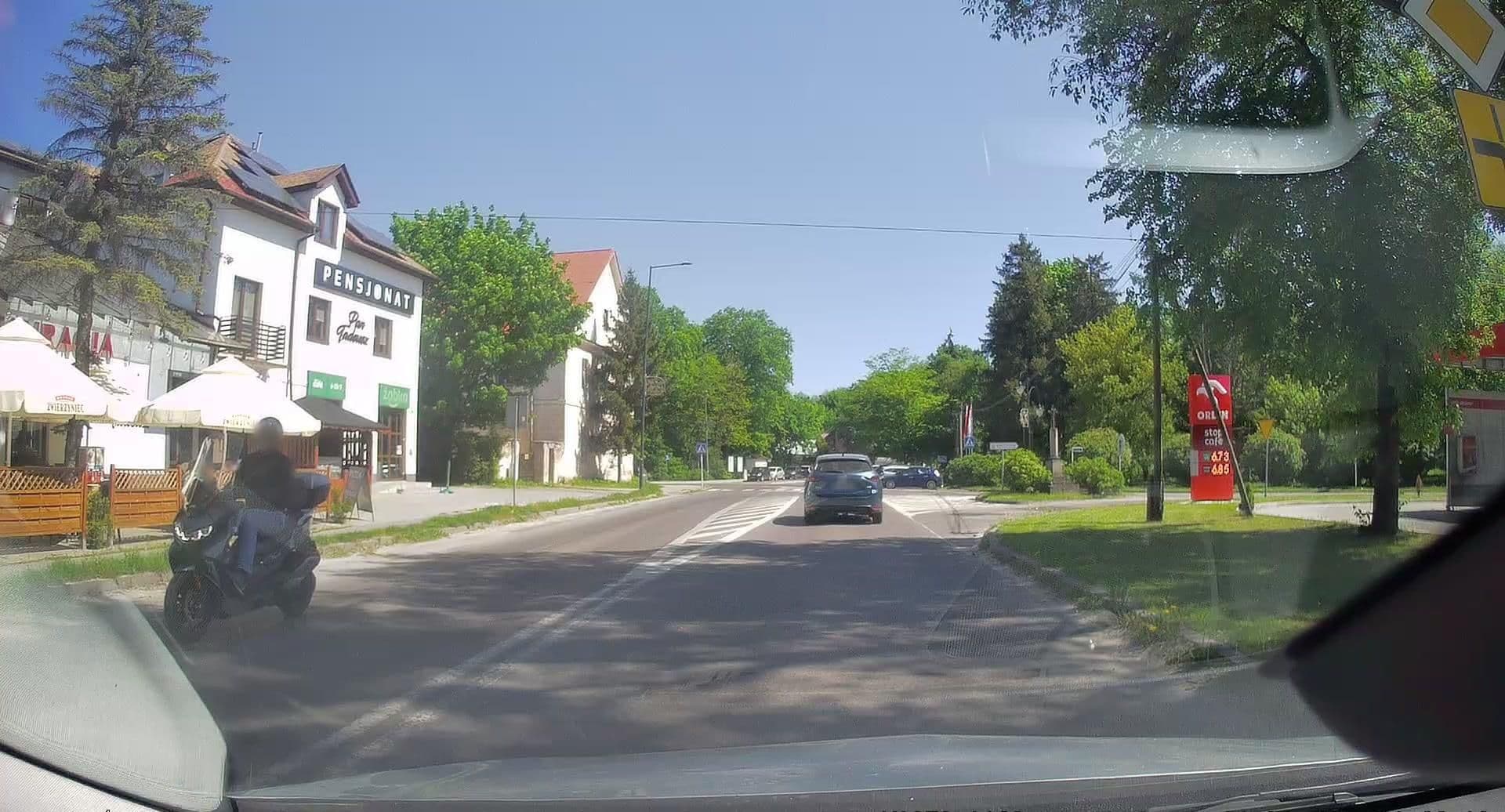 Street view near Pan Tadeusz, Zwierzyniec — © edc22 (CC BY-SA · Mapillary)