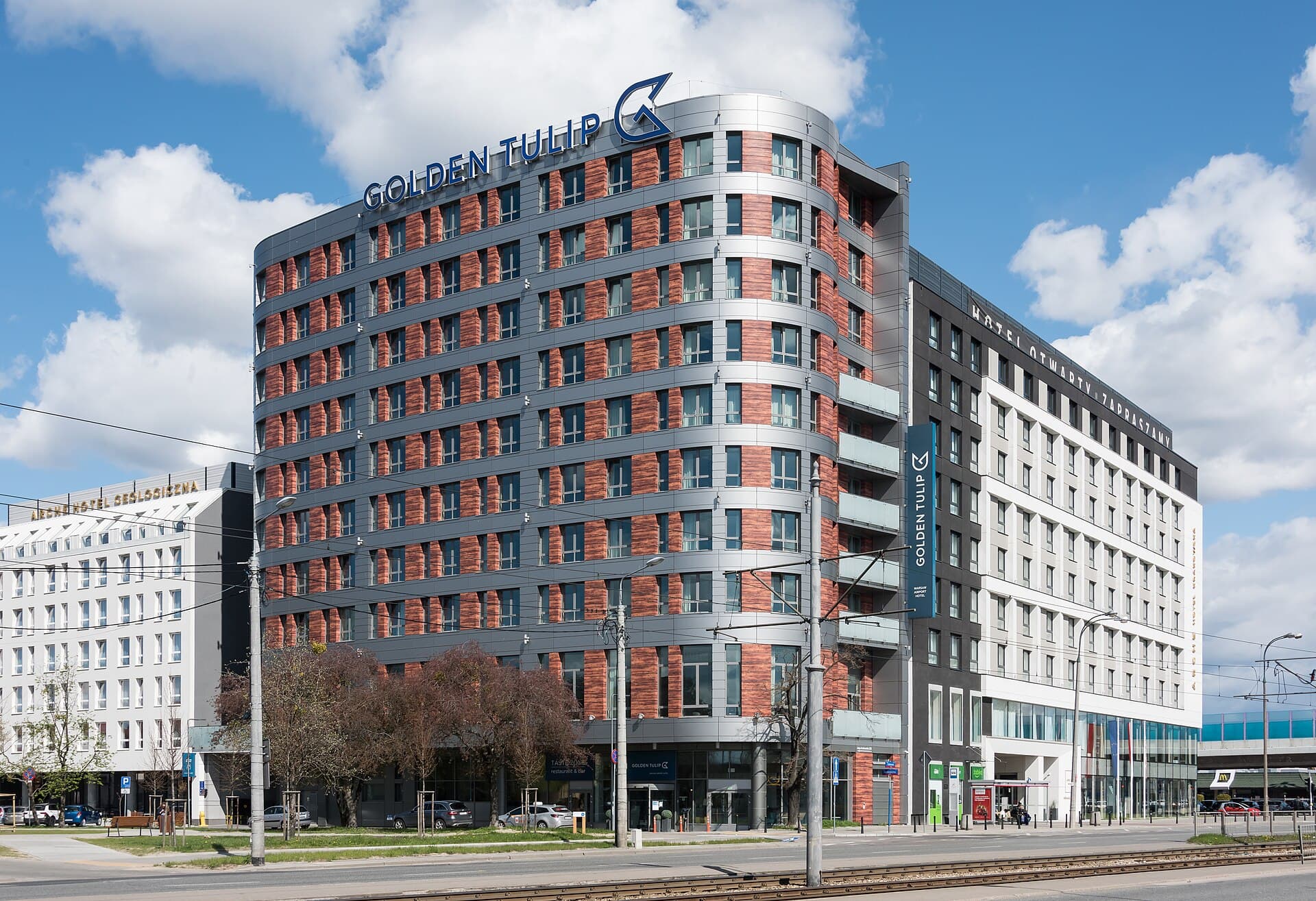 Golden Tulip Warsaw Airport (via Wikimedia Commons, CC BY-SA 3.0 pl)