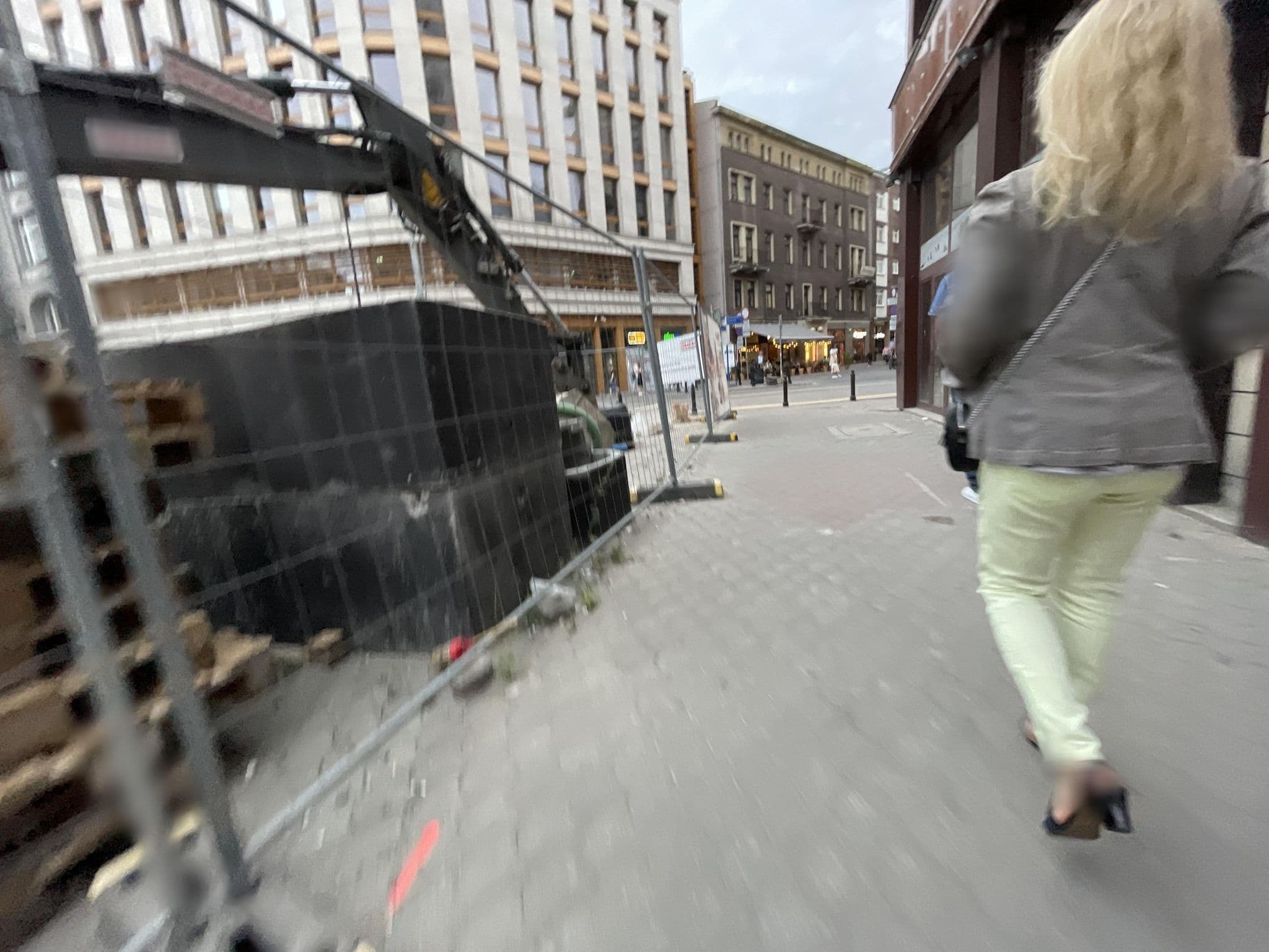 Street view near Apple Inn, Warsaw — © egorka (CC BY-SA · Mapillary)