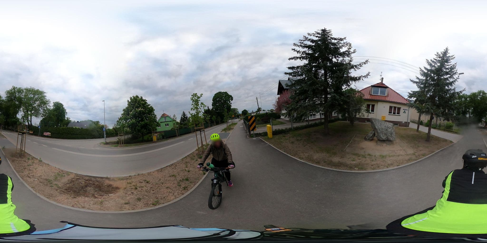 Street view near Szkolne Schronisko Młodzieżowe, Moryń — © RowerowyRozboojnik (CC BY-SA · Mapillary)