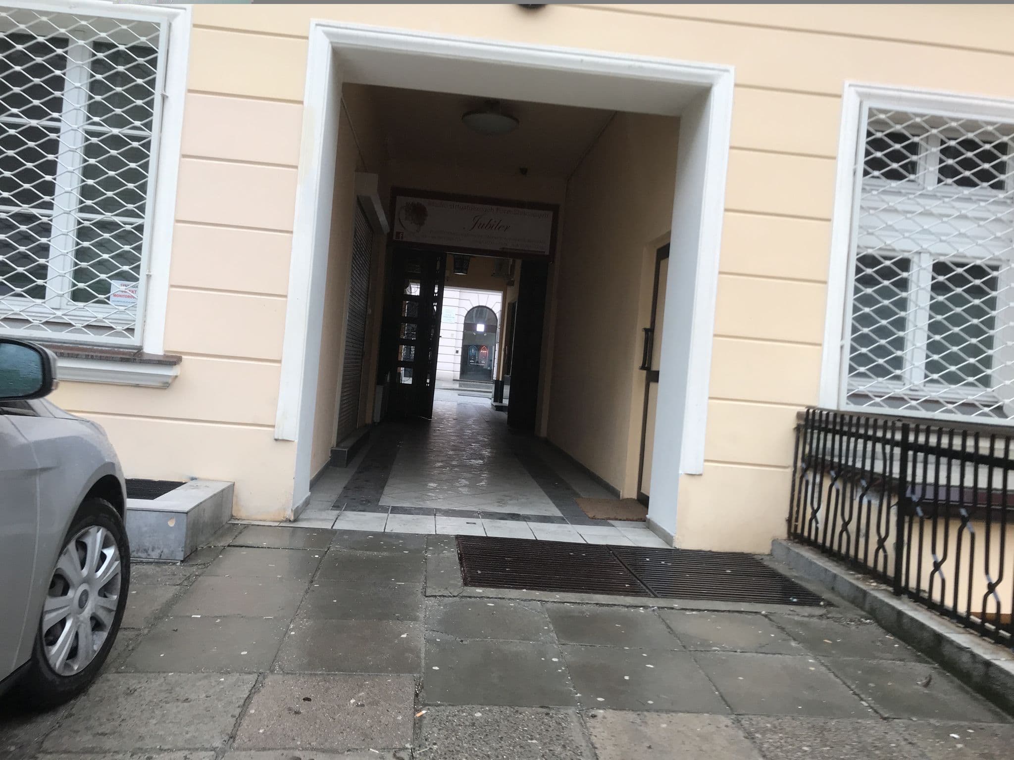 Street view near Sleepwell, Śródmieście — © miguel_andrade (CC BY-SA · Mapillary)