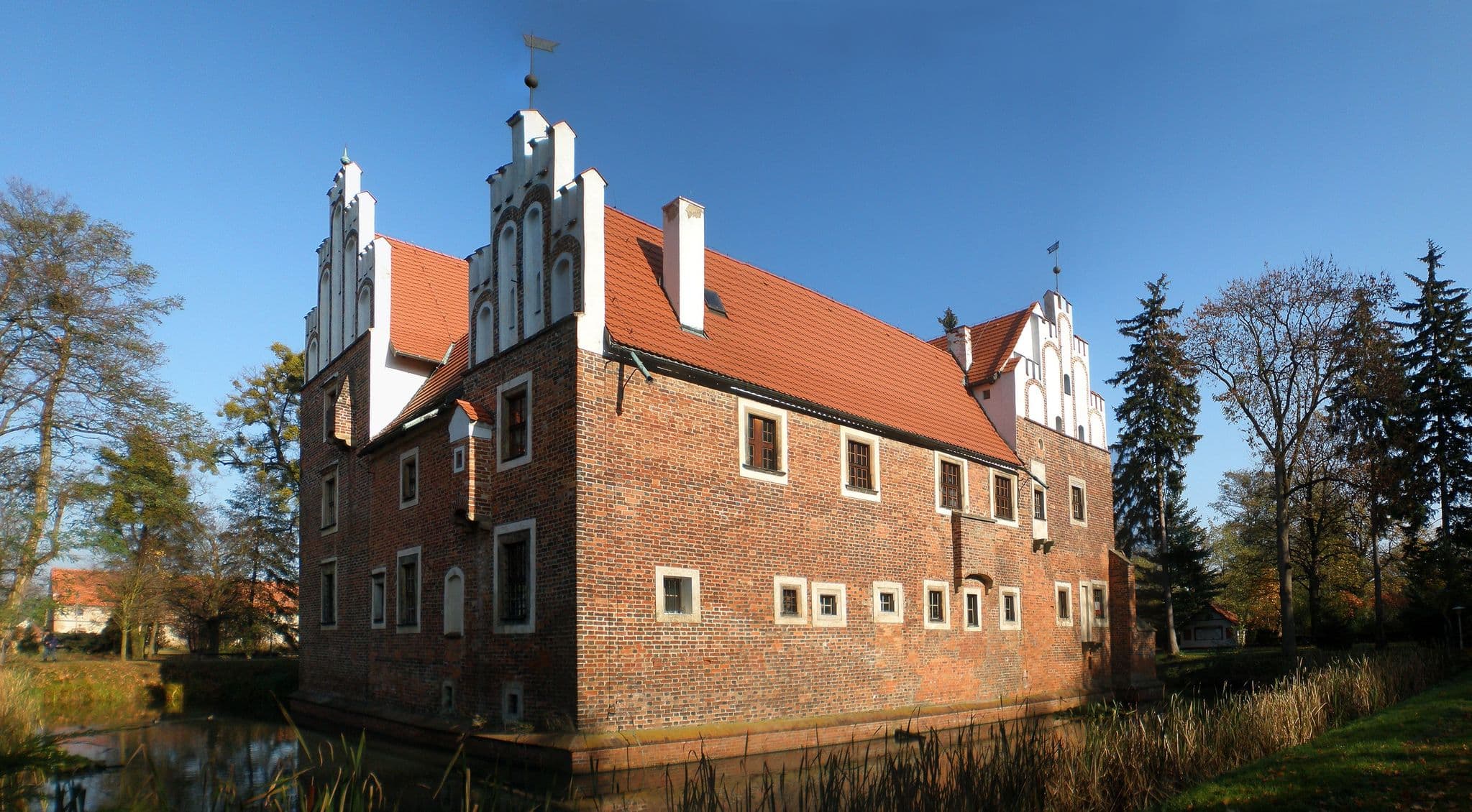 Street view near Zamek Wojnowice, Mrozów — © naheis (CC BY-SA · Mapillary)