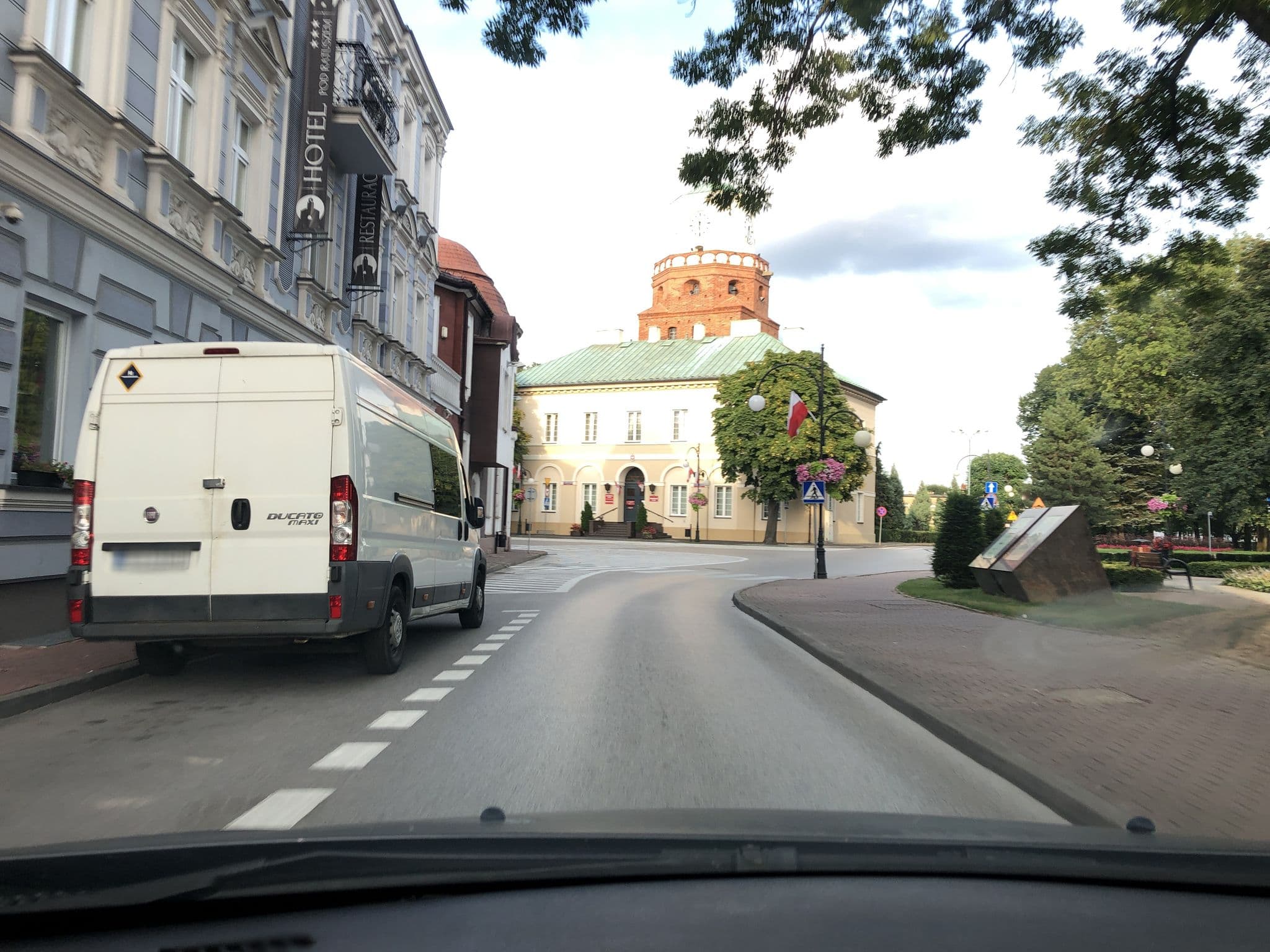 Street view near Pod Ratuszem, Wieluń — © rolfikr1 (CC BY-SA · Mapillary)