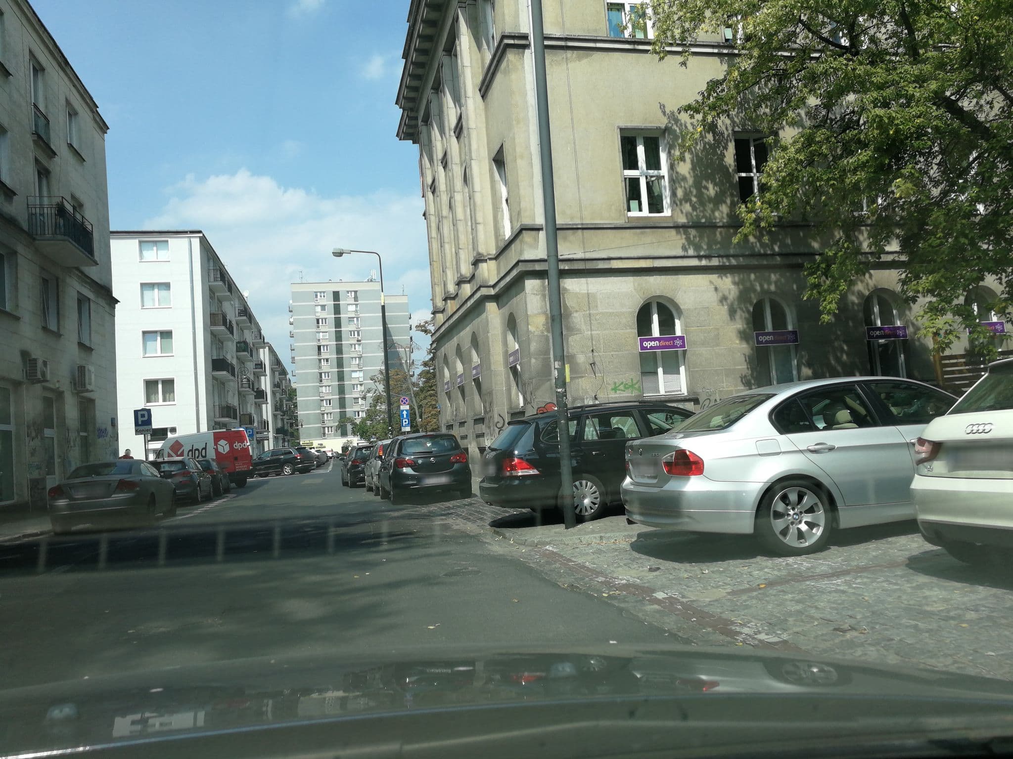 Street view near Oliwka, Warsaw — © kmajcher (CC BY-SA · Mapillary)