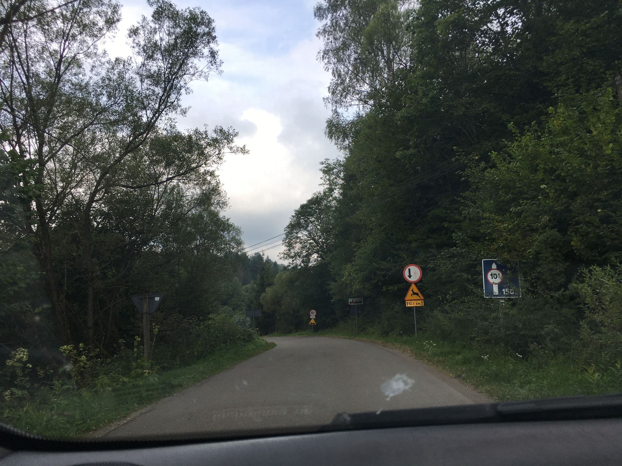 Street view near Baza namiotowa - Camping Stowarzyszenia Inicjatyw Bieszczadzkich Przełączenie, Ustrzyki Dolne — © szurek (CC BY-SA · Mapillary)