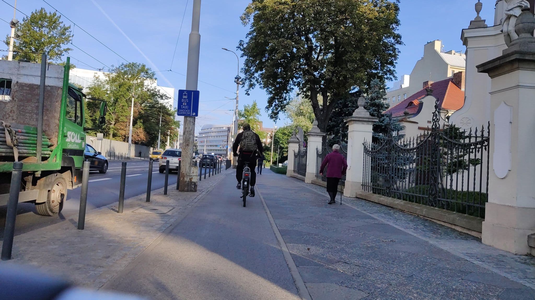 Street view near Vanilla Hostel, Rejon ulicy Traugutta — © podnad (CC BY-SA · Mapillary)