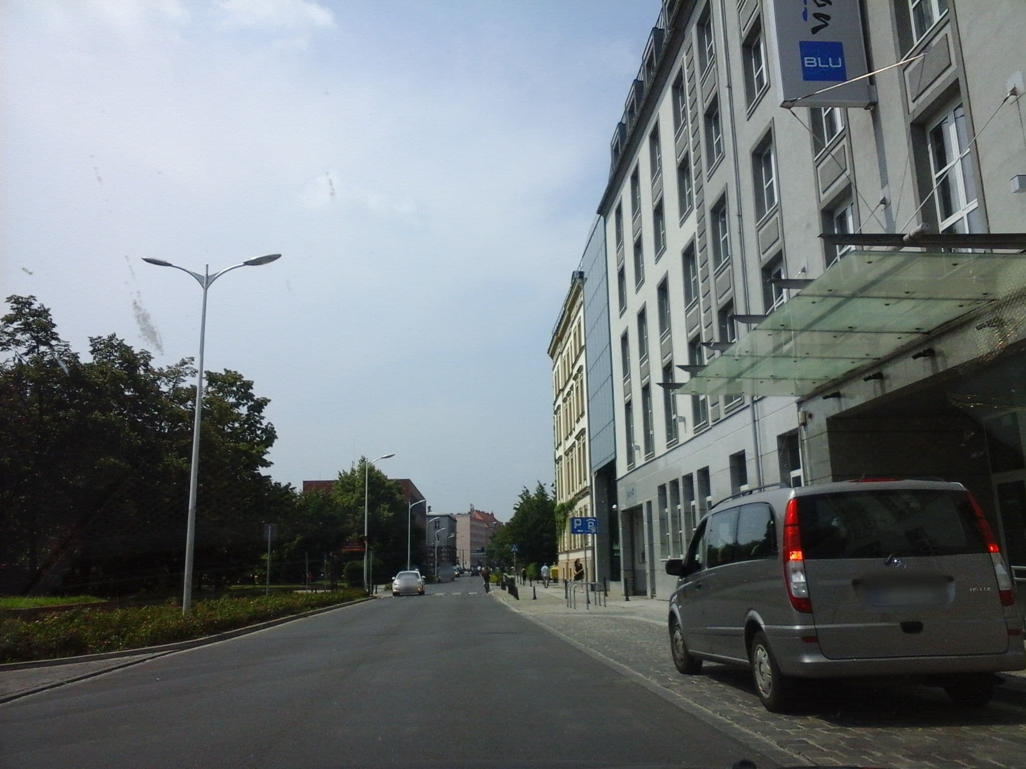 Street view near Radisson Blu Hotel, Stare Miasto — © czadzik (CC BY-SA · Mapillary)