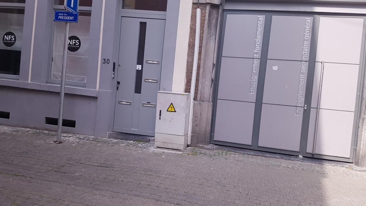 Street view near Les gîtes du Vieux Namur, Namur — © changchun1 (CC BY-SA · Mapillary)