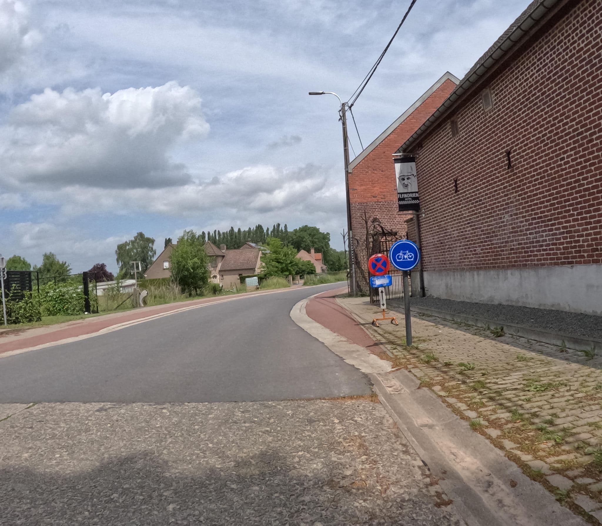 Street view near Flandrien Hotel, Everbeek — © jygpronse (CC BY-SA · Mapillary)